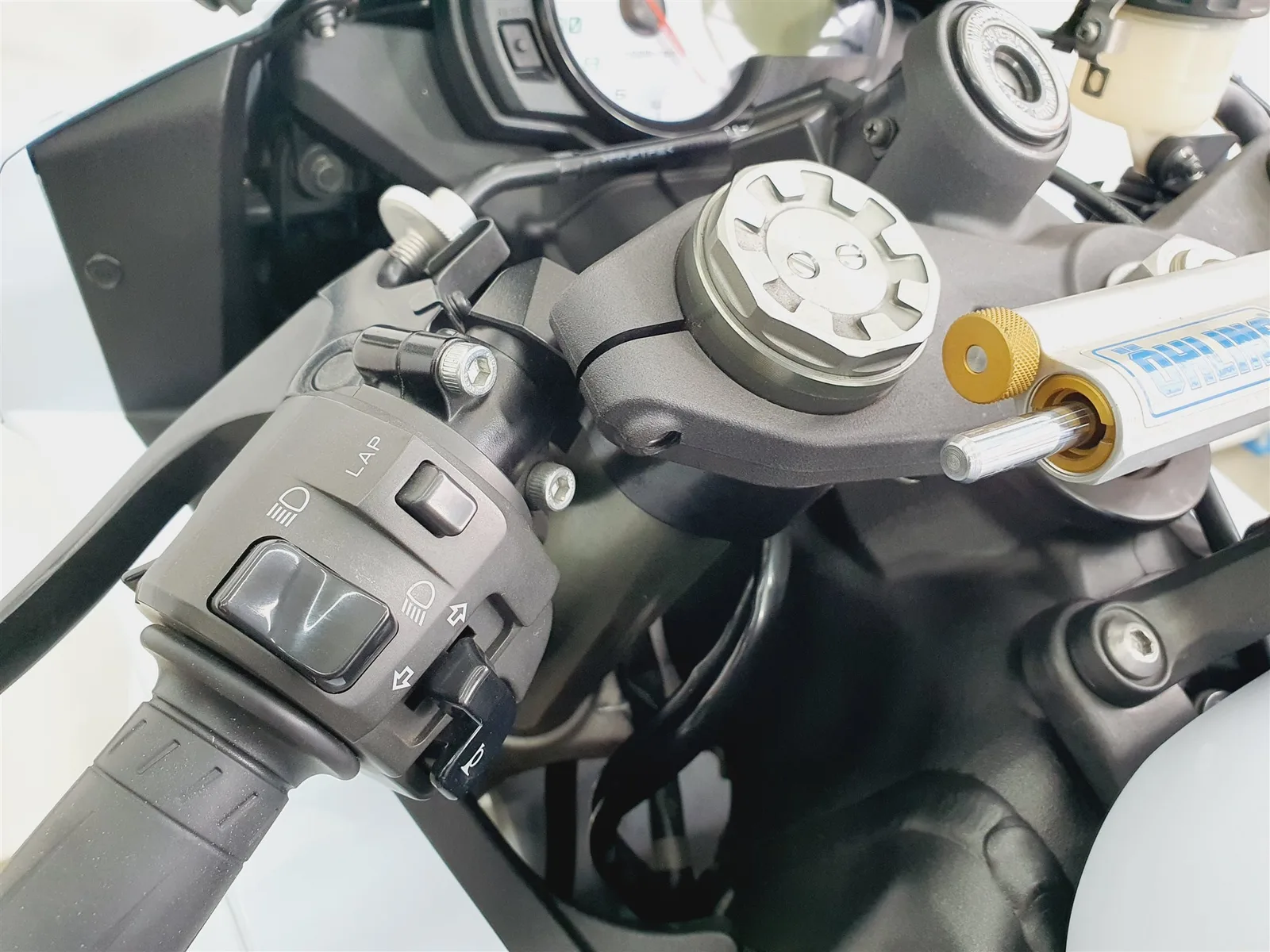 Kawasaki Ninja ZX-6R \*KD/ReifenNEU\*Tiefer\*Öhlins\*Akrapovic\*Rizoma\*