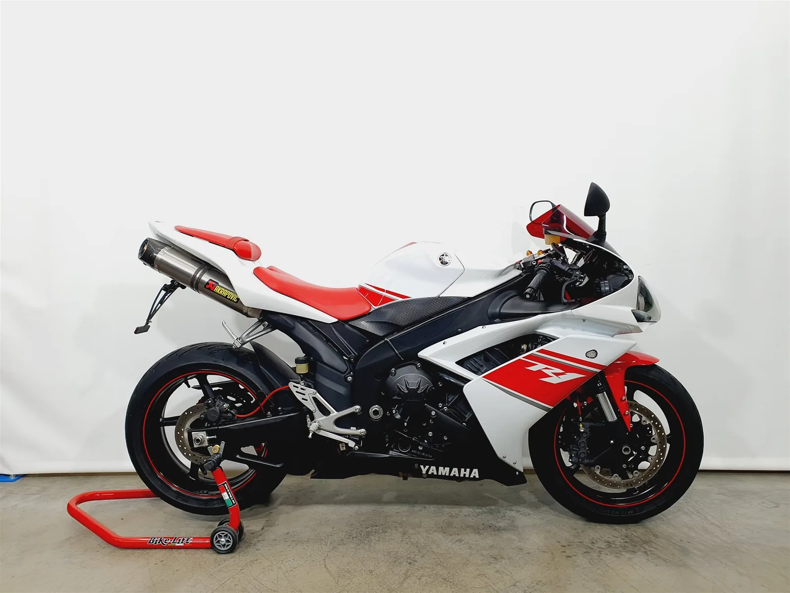 Yamaha R1 \*KD/HU/AU NEU\*Akrapovic\*Ganganzeige\*RN19\*