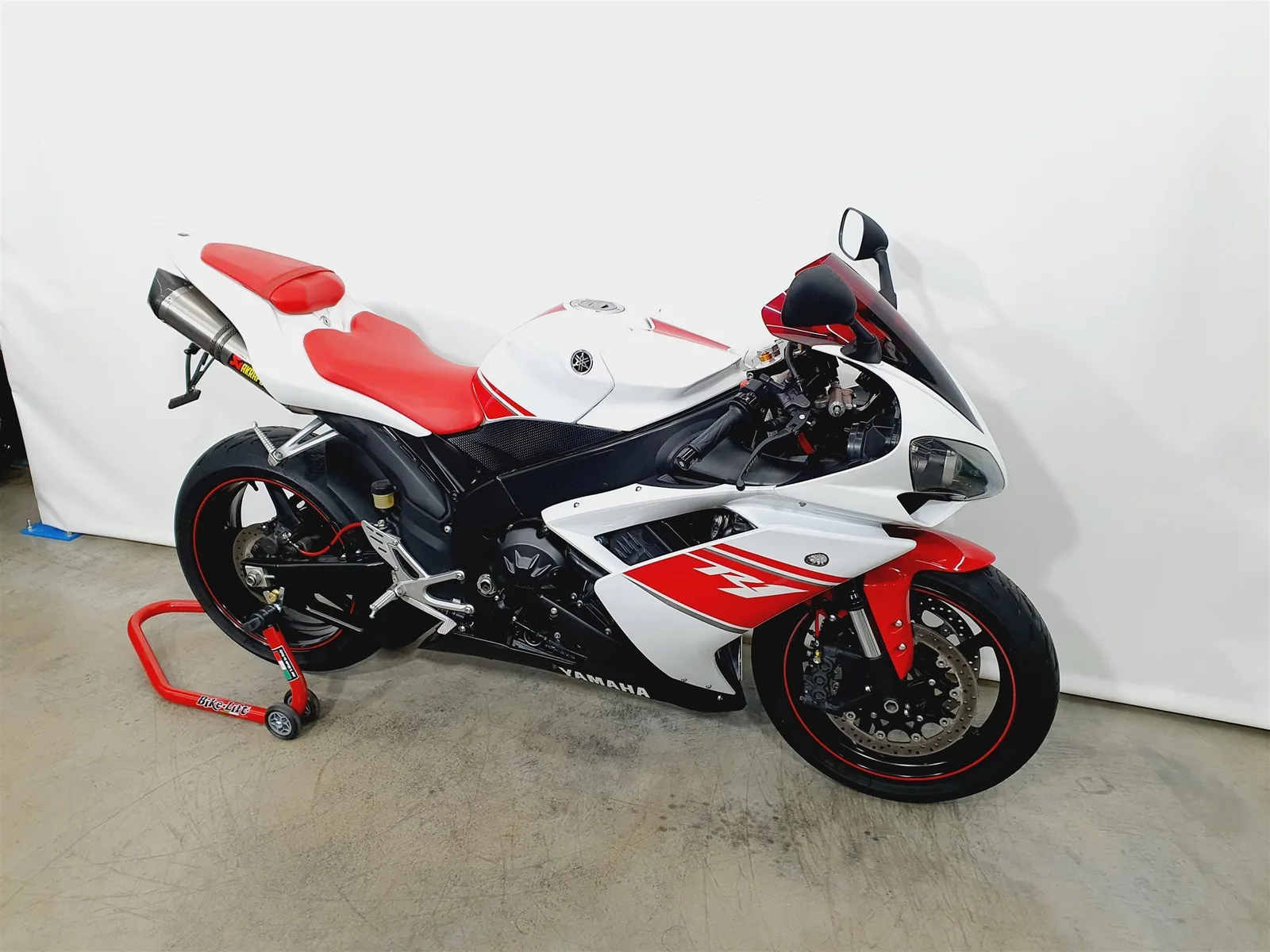 Yamaha R1 \*KD/HU/AU NEU\*Akrapovic\*Ganganzeige\*RN19\*