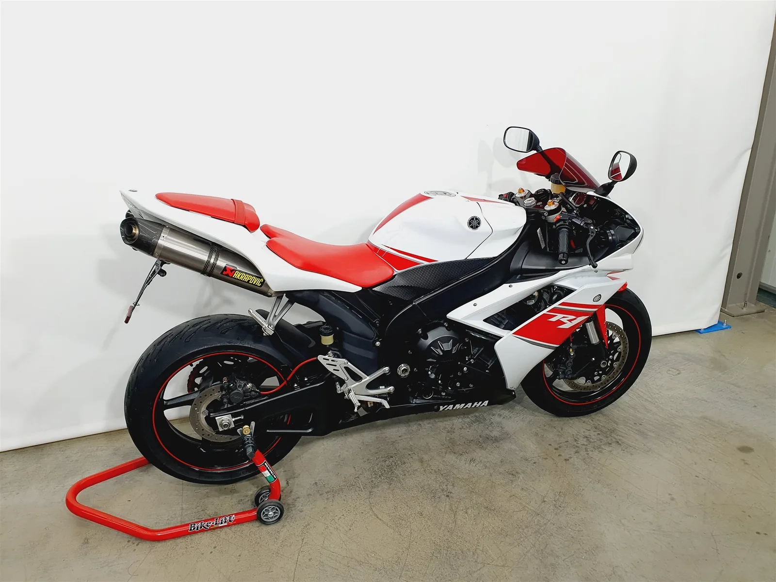 Yamaha R1 \*KD/HU/AU NEU\*Akrapovic\*Ganganzeige\*RN19\*