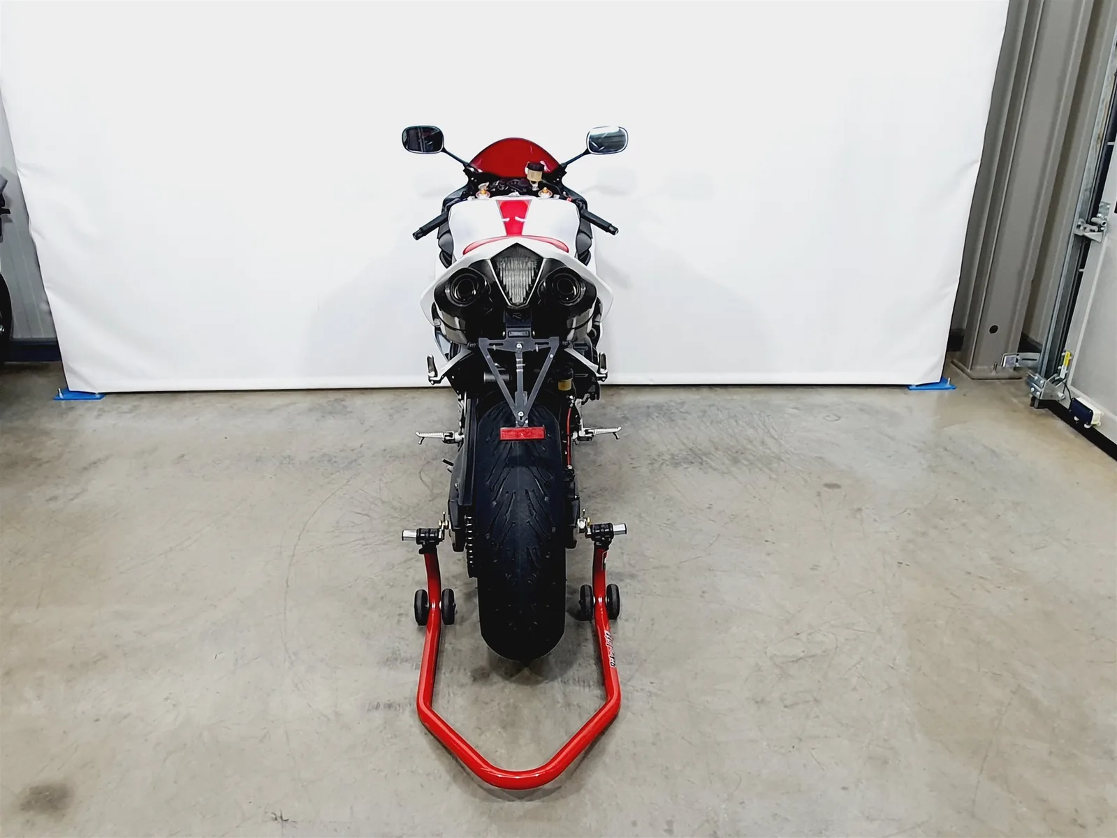 Yamaha R1 \*KD/HU/AU NEU\*Akrapovic\*Ganganzeige\*RN19\*