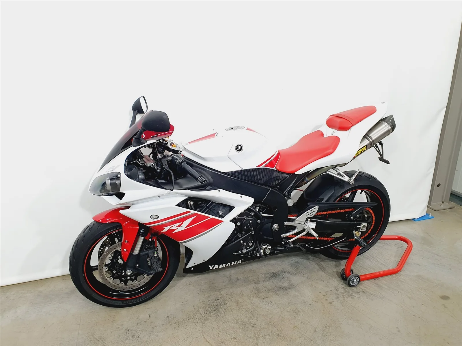 Yamaha R1 \*KD/HU/AU NEU\*Akrapovic\*Ganganzeige\*RN19\*
