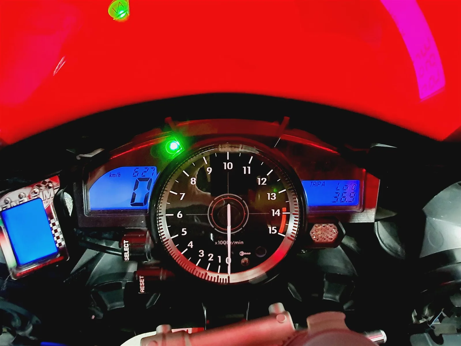 Yamaha R1 \*KD/HU/AU NEU\*Akrapovic\*Ganganzeige\*RN19\*
