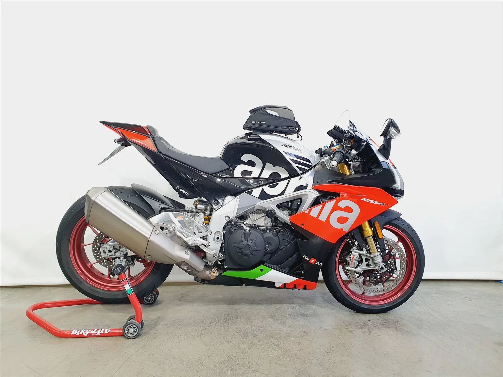 Aprilia RSV4 RF \*TFT\*Superpole\*KD Neu\*SC-Project\*Öhlins\*9512km\*