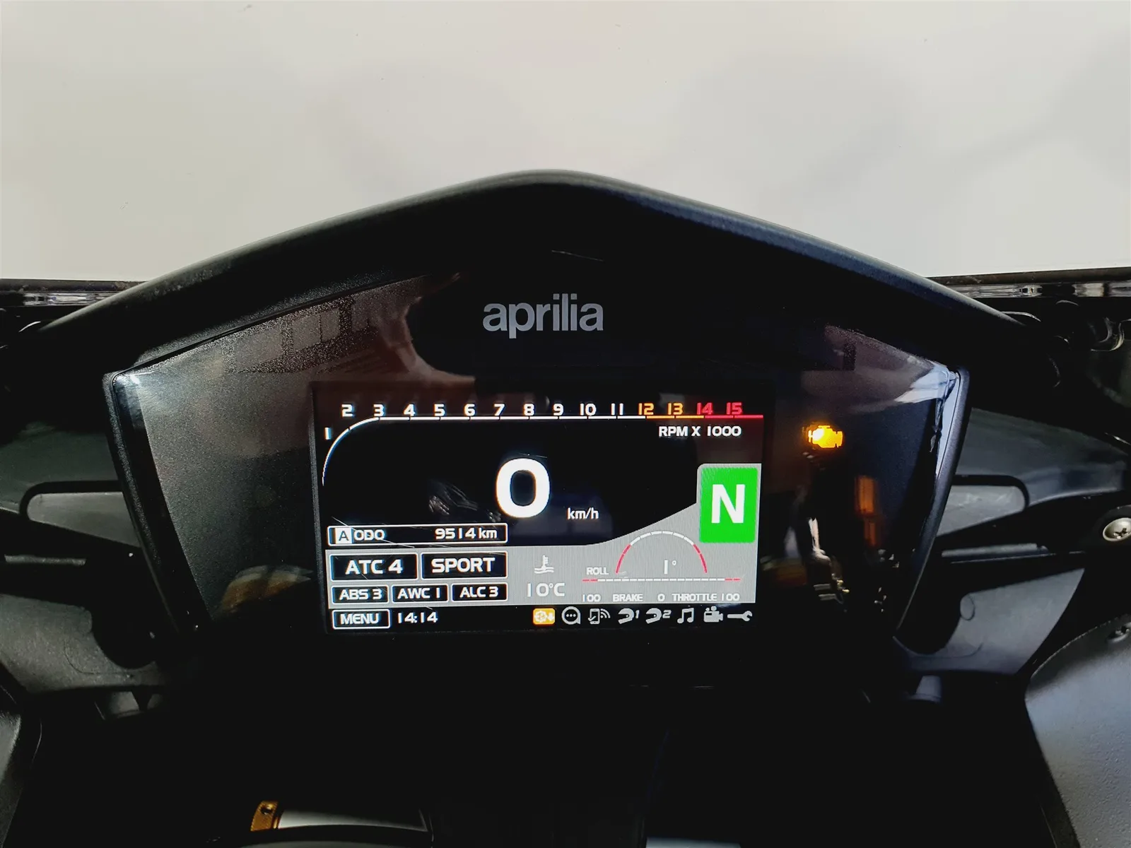 Aprilia RSV4 RF \*TFT\*Superpole\*KD Neu\*SC-Project\*Öhlins\*9512km\*