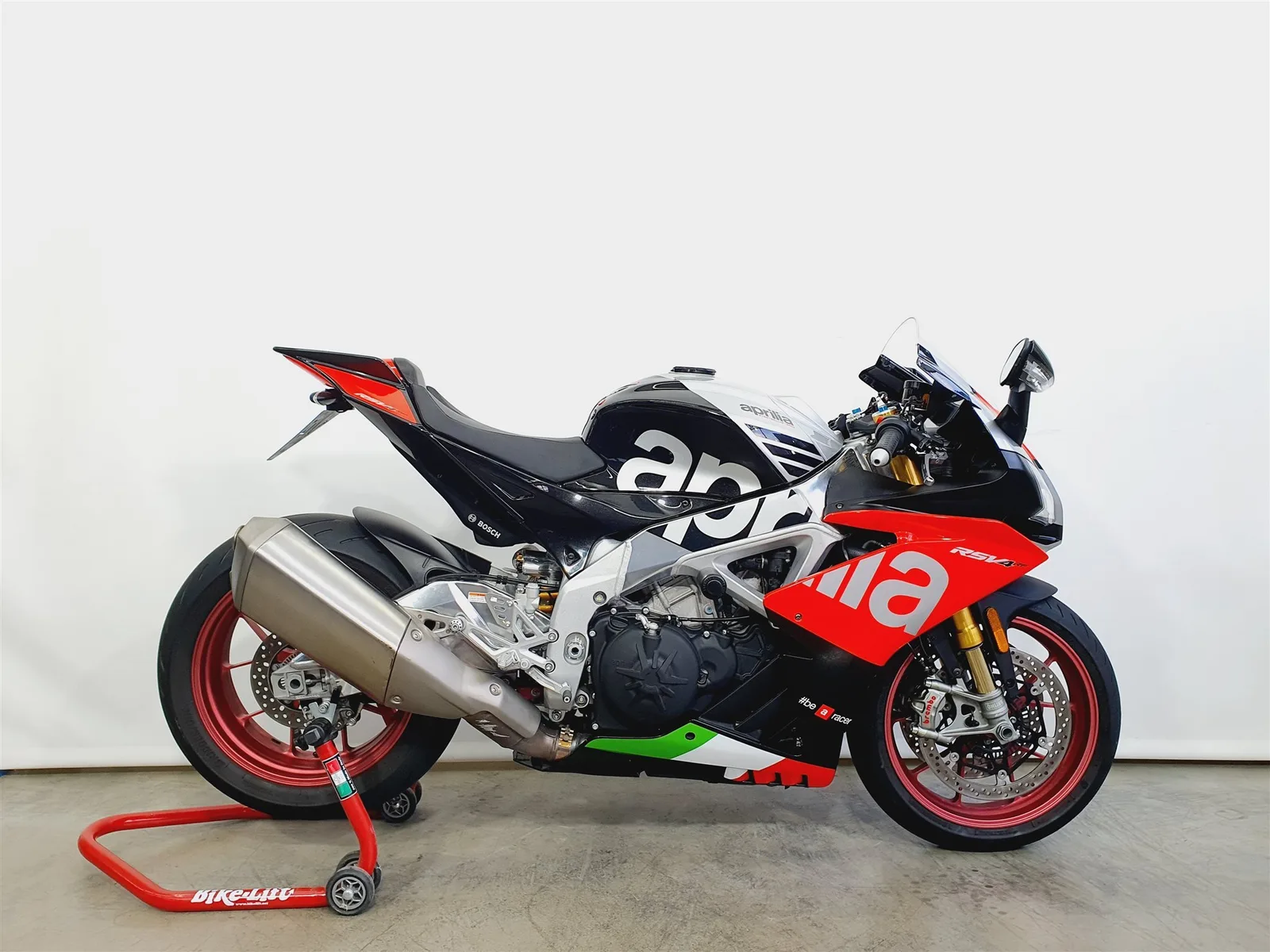 Aprilia RSV4 RF \*TFT\*Superpole\*KD Neu\*SC-Project\*Öhlins\*9512km\*