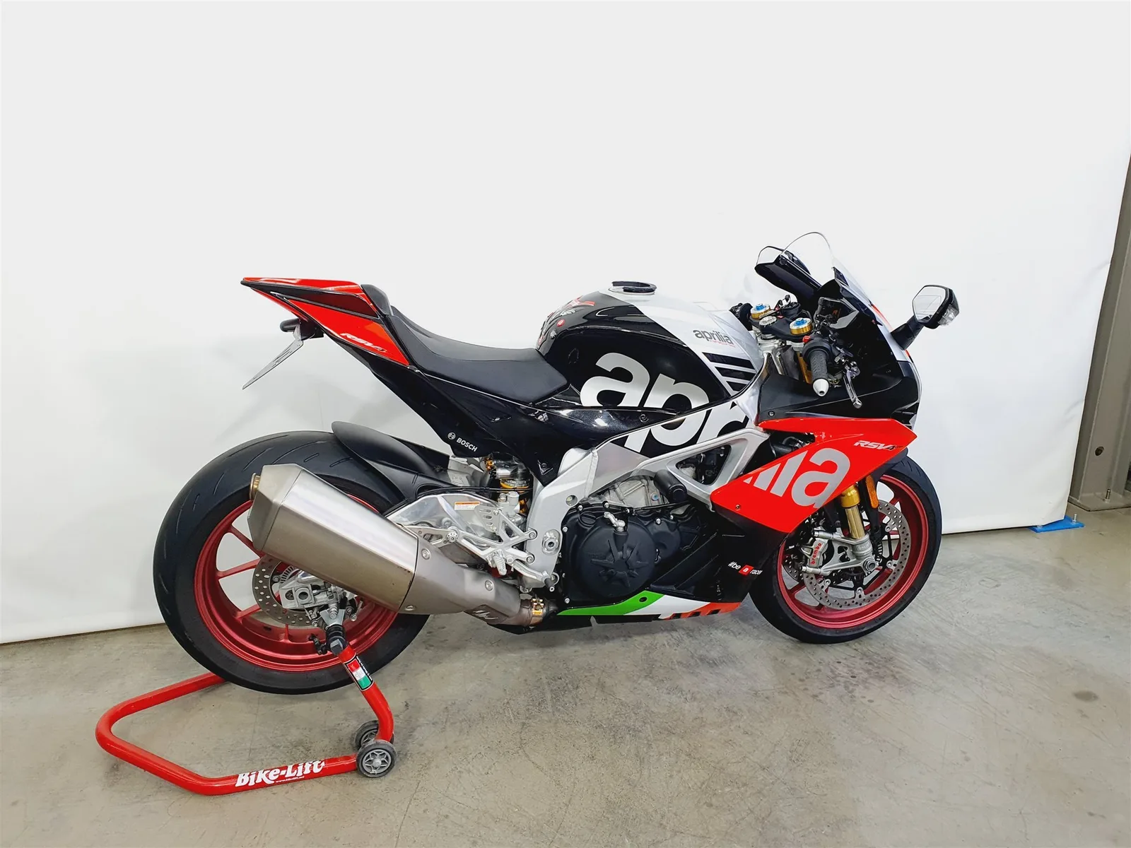 Aprilia RSV4 RF \*TFT\*Superpole\*KD Neu\*SC-Project\*Öhlins\*9512km\*