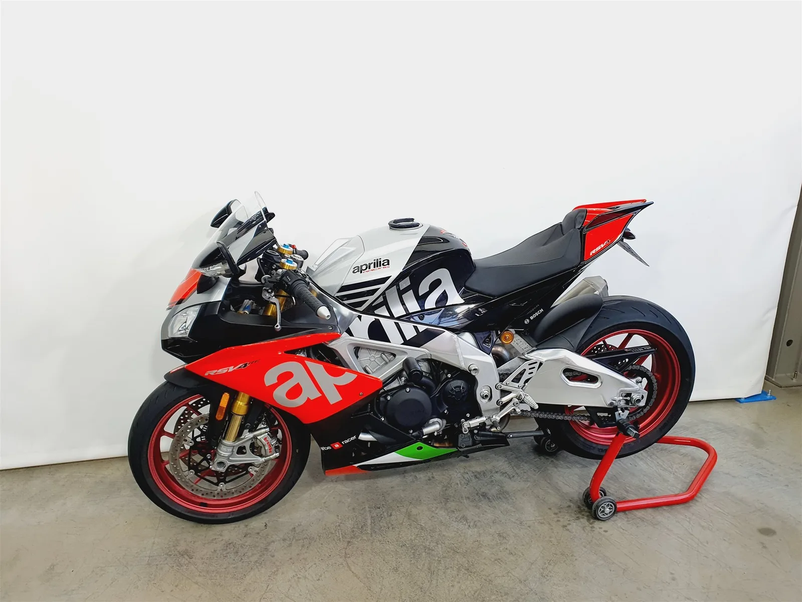 Aprilia RSV4 RF \*TFT\*Superpole\*KD Neu\*SC-Project\*Öhlins\*9512km\*