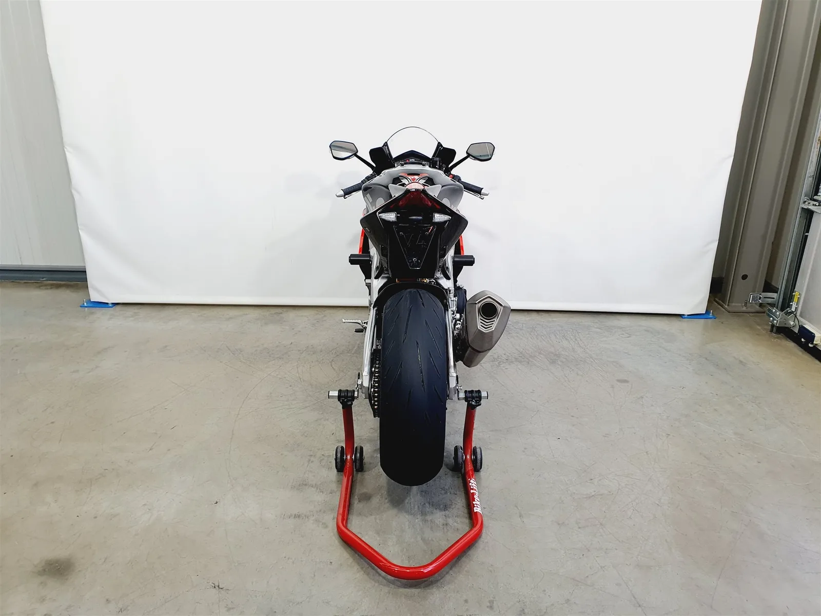 Aprilia RSV4 RF \*TFT\*Superpole\*KD Neu\*SC-Project\*Öhlins\*9512km\*