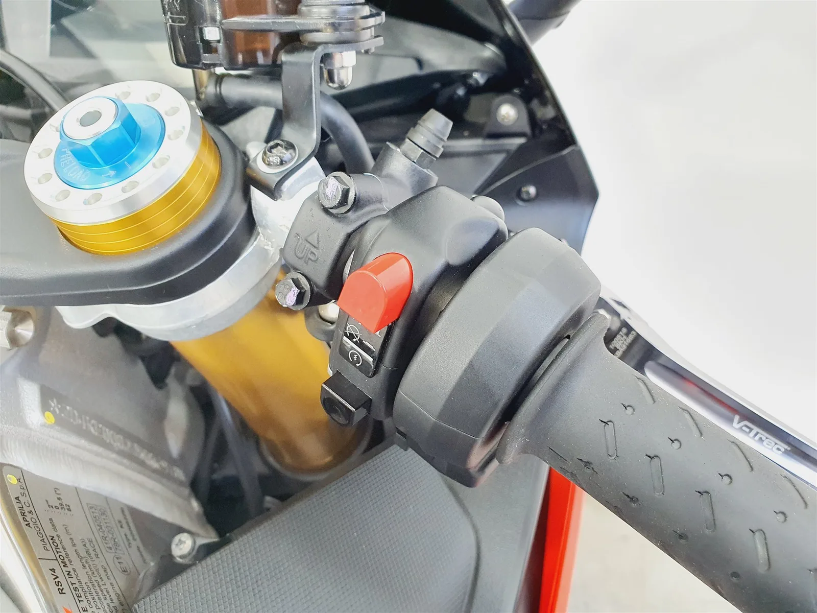 Aprilia RSV4 RF \*TFT\*Superpole\*KD Neu\*SC-Project\*Öhlins\*9512km\*
