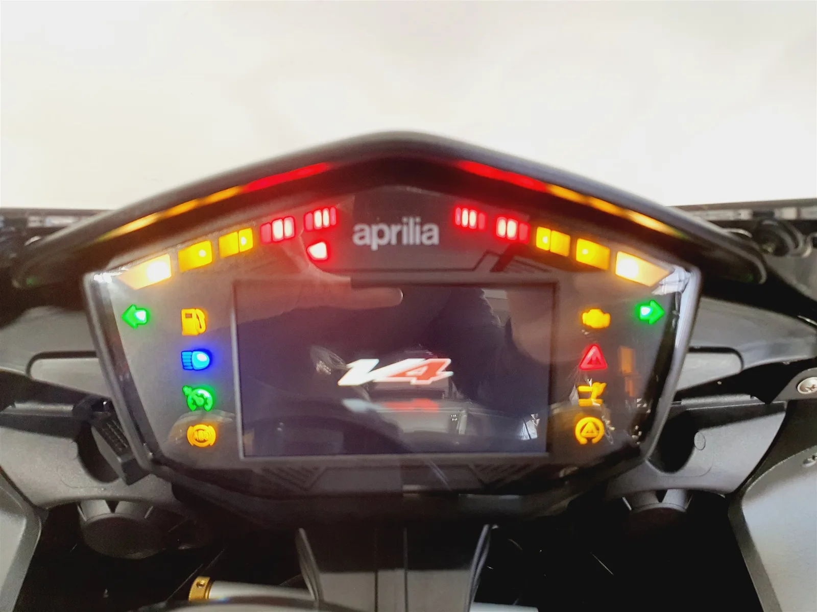 Aprilia RSV4 RF \*TFT\*Superpole\*KD Neu\*SC-Project\*Öhlins\*9512km\*