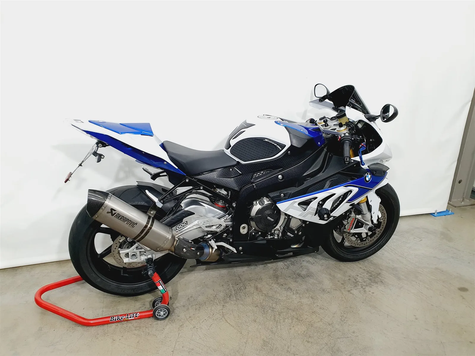 BMW HP4 \*KD NEU\*Akrapovic komplett\*Zubehör\*MRA\*LED\*