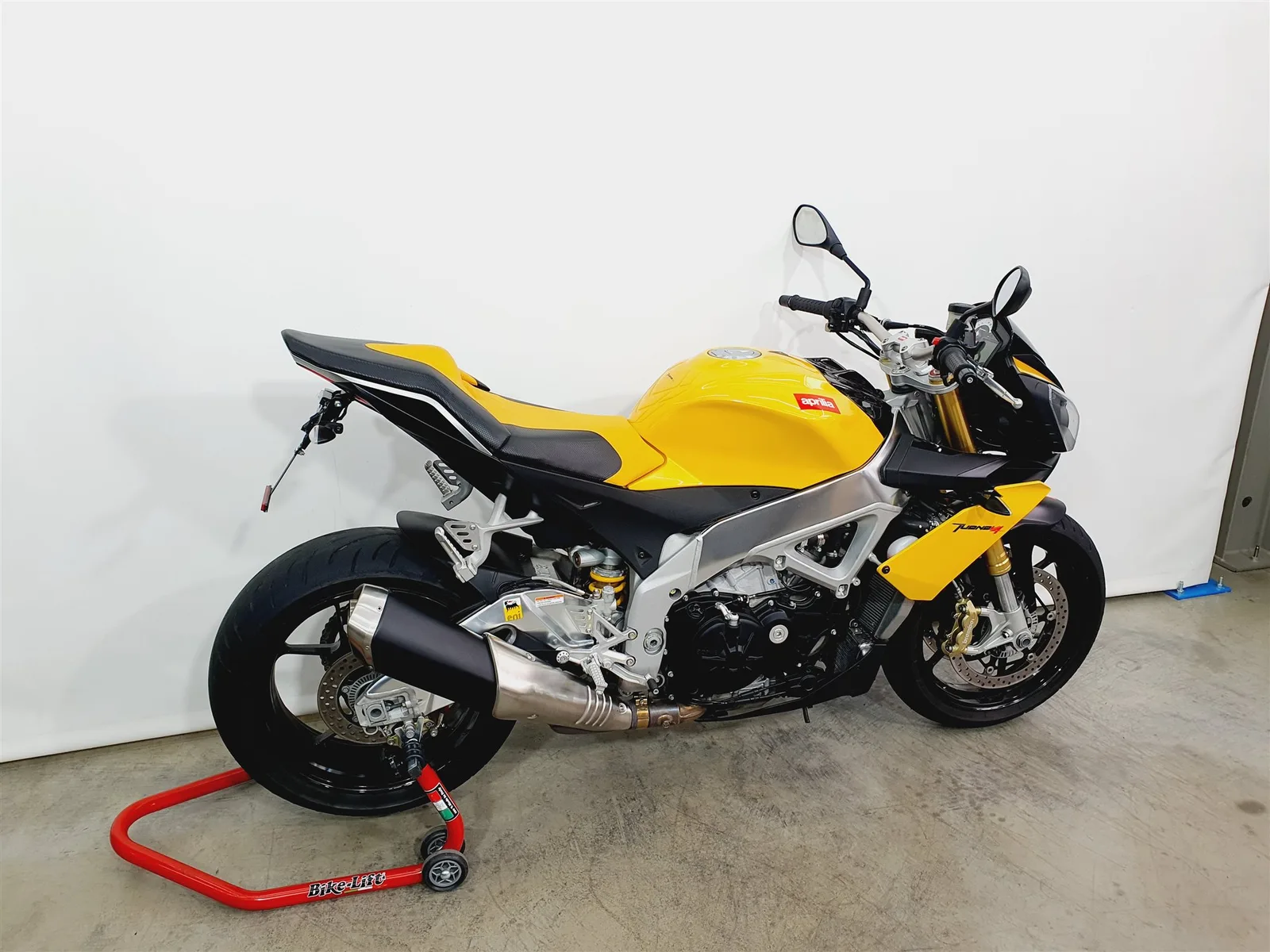 Aprilia Tuono V4 R APRC \*KD Neu\*Gelb\*Gold\*LED\*APRC\*AQS\*ATC\*AWC\*