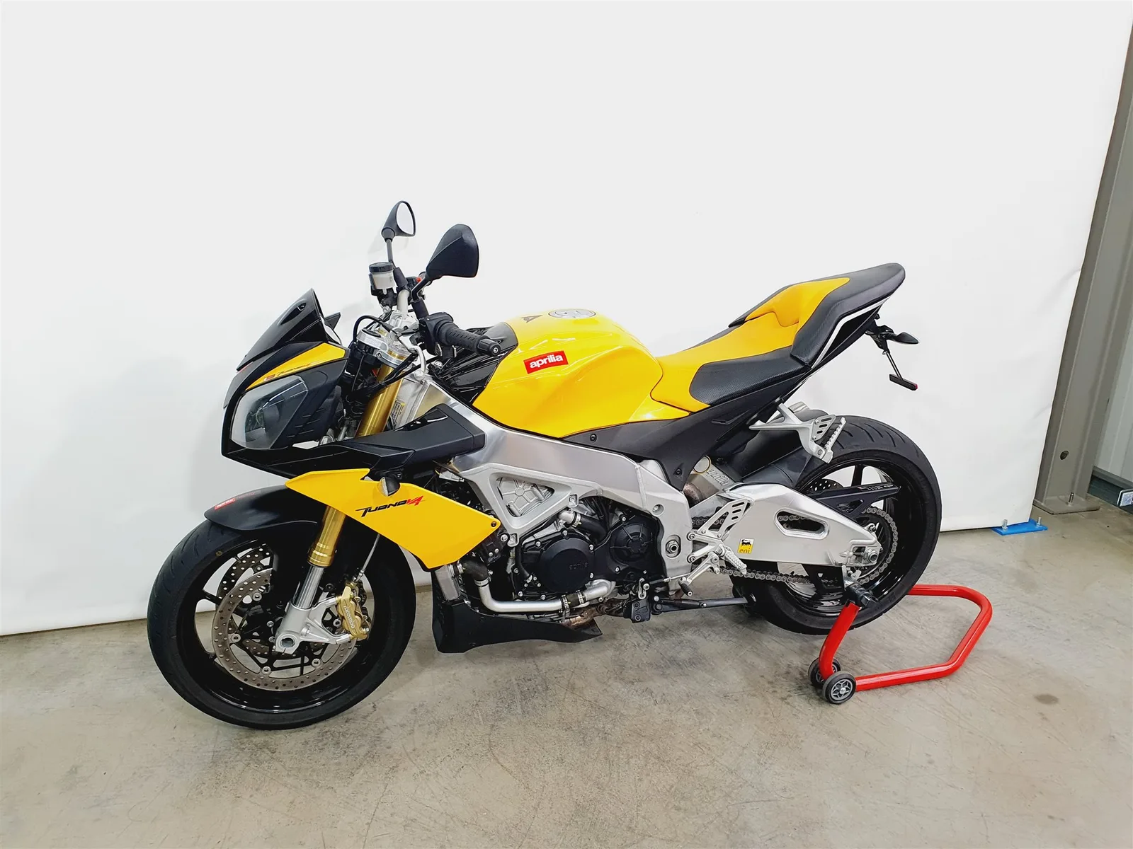 Aprilia Tuono V4 R APRC \*KD Neu\*Gelb\*Gold\*LED\*APRC\*AQS\*ATC\*AWC\*