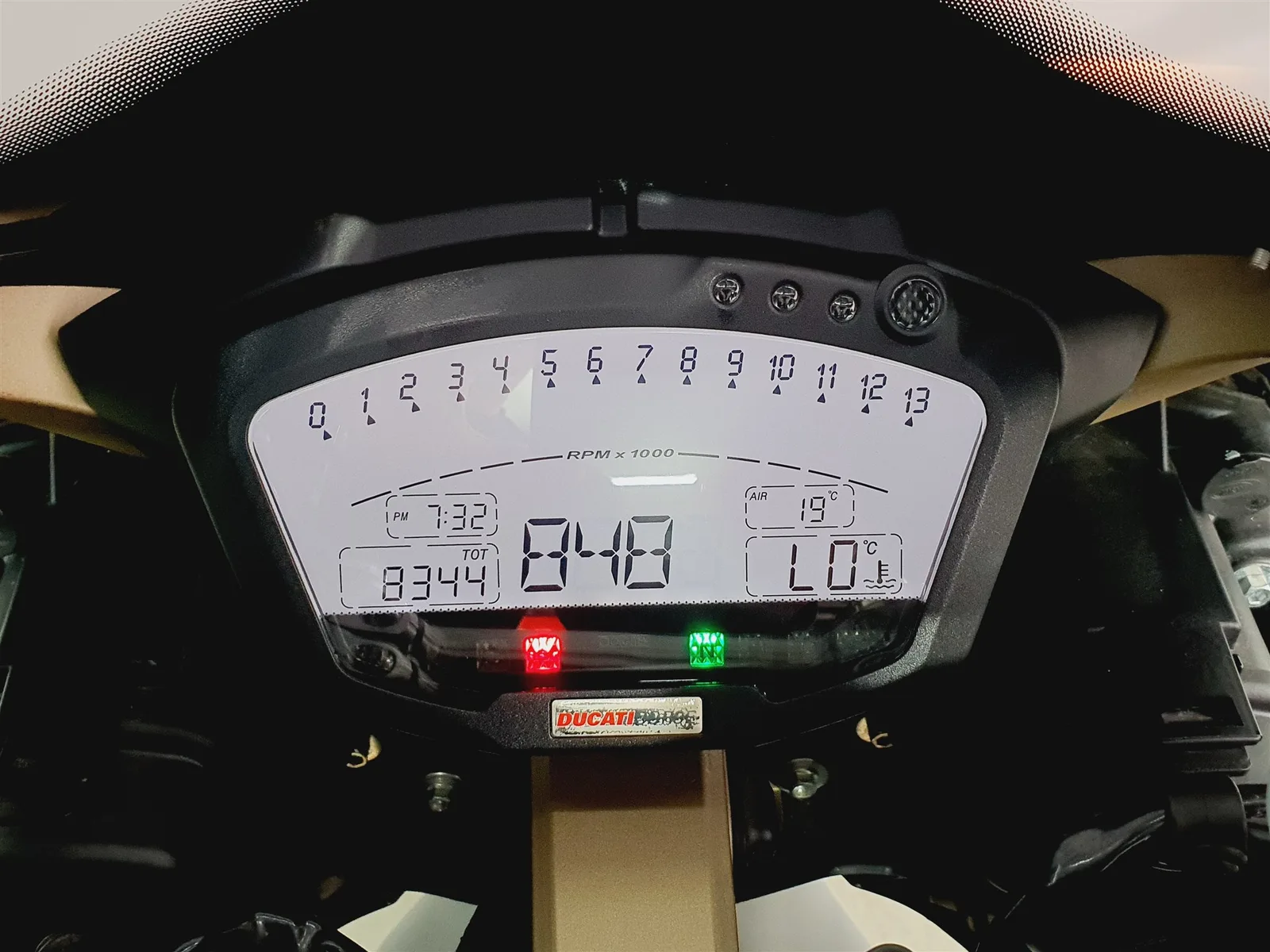 Ducati 848 EVO \*KD NEU\*Shark Sportauspuff\*Black\*Schwarz\*8339km\*