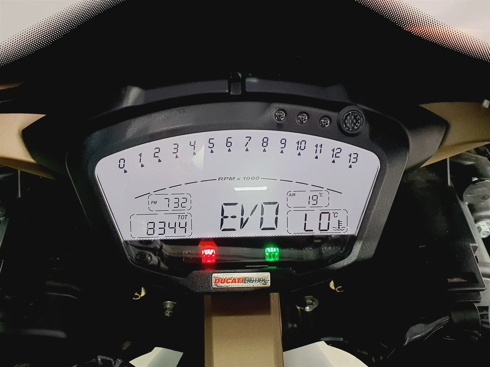 Ducati 848 EVO \*KD NEU\*Shark Sportauspuff\*Black\*Schwarz\*8339km\*