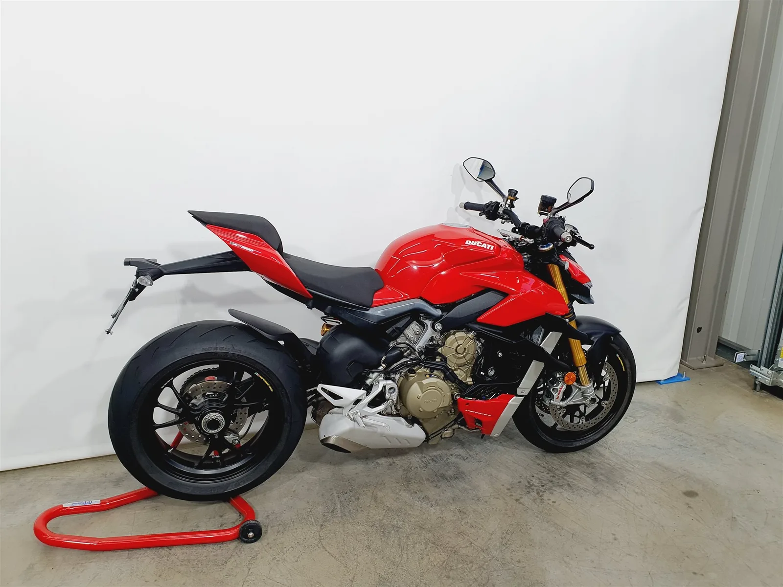 Ducati Streetfighter V4 S \*1.Hand\*Service NEU\*HU/AU NEU\*Öhlins\*1243km\*
