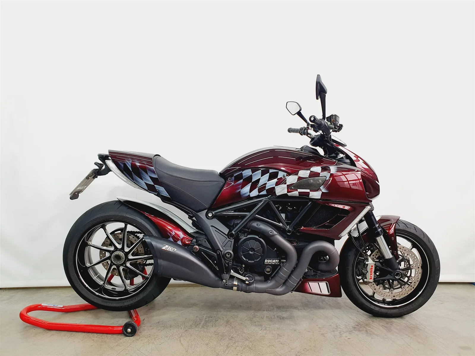Ducati Diavel Carbon \*KD NEU\*ZR NEU\*Modi\*DTC\*ABS\*Carbon\*Einzelanfertigung
