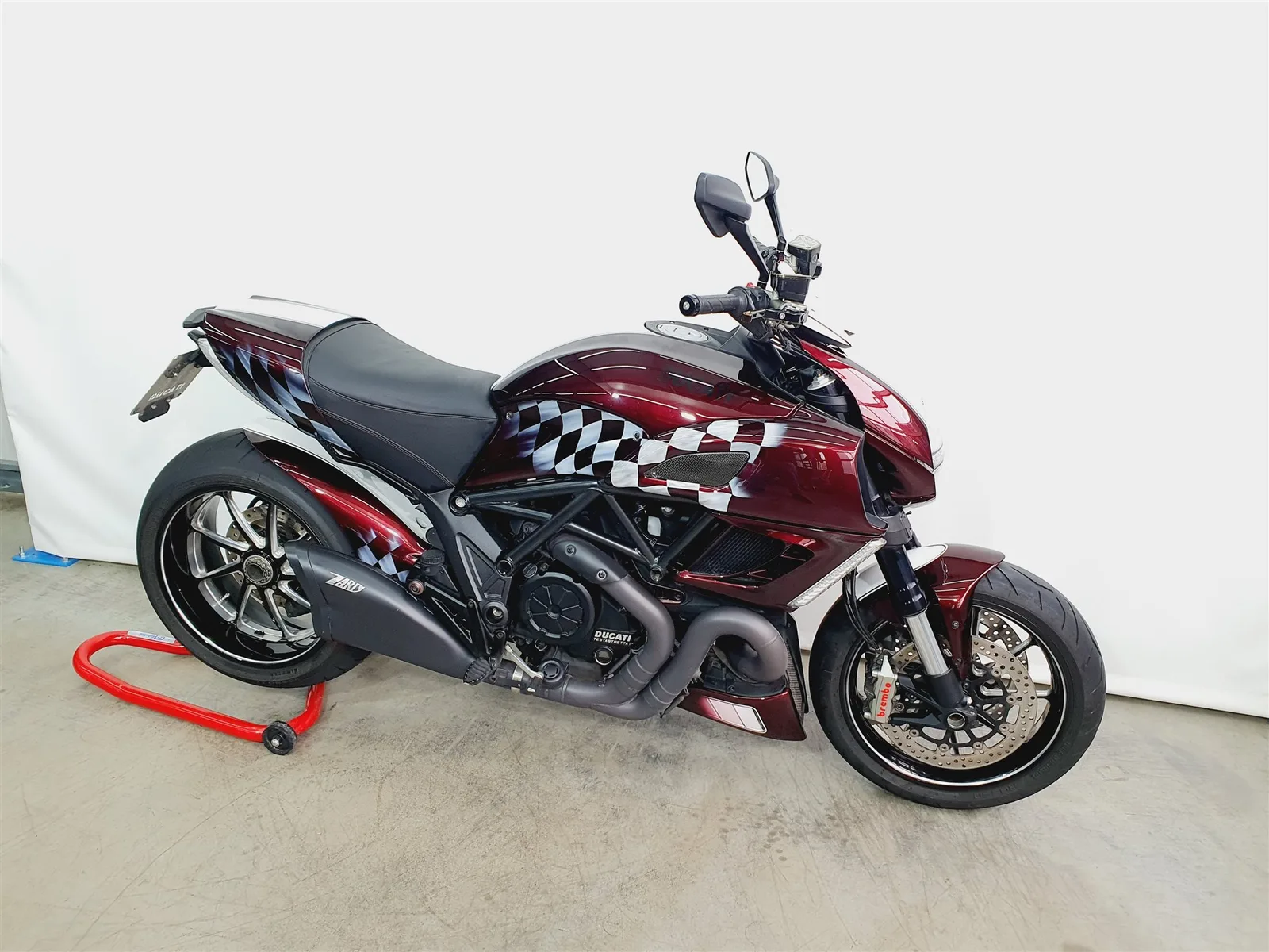 Ducati Diavel Carbon \*KD NEU\*ZR NEU\*Modi\*DTC\*ABS\*Carbon\*Einzelanfertigung