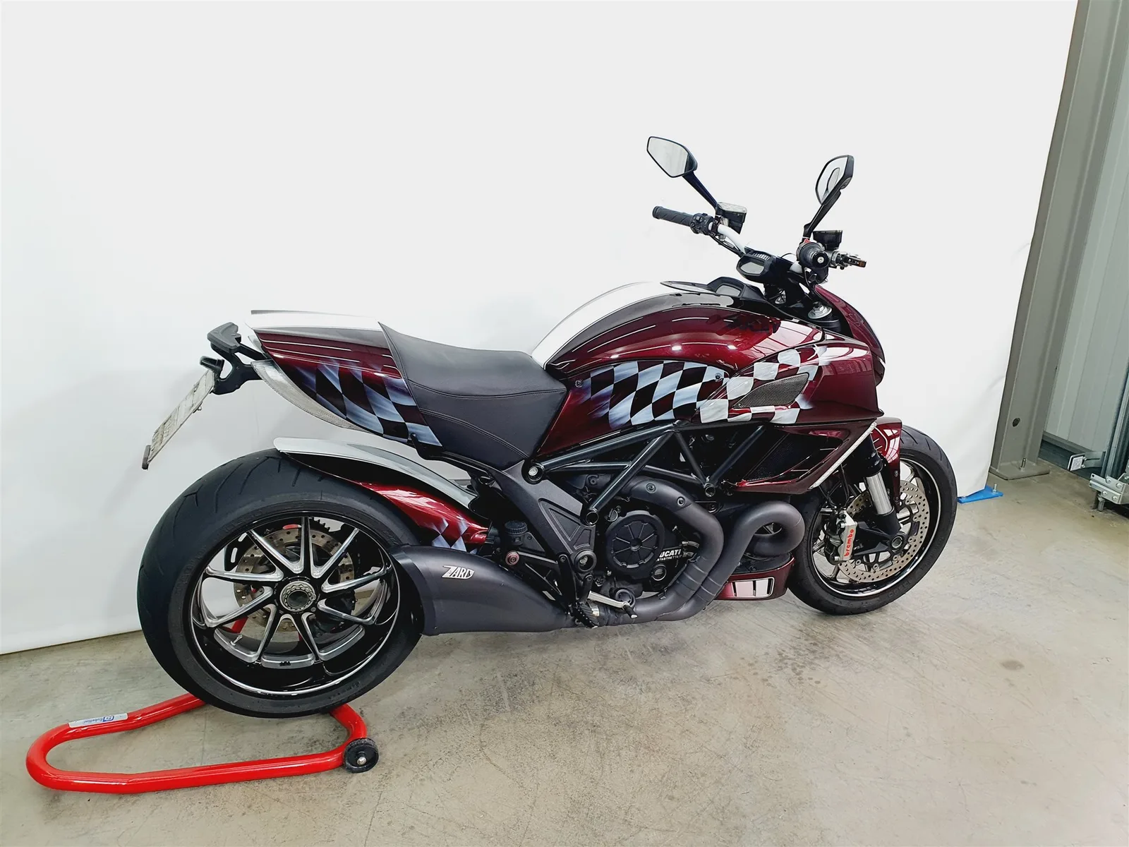 Ducati Diavel Carbon \*KD NEU\*ZR NEU\*Modi\*DTC\*ABS\*Carbon\*Einzelanfertigung