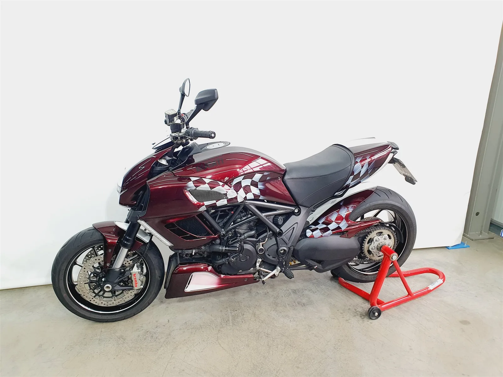 Ducati Diavel Carbon \*KD NEU\*ZR NEU\*Modi\*DTC\*ABS\*Carbon\*Einzelanfertigung