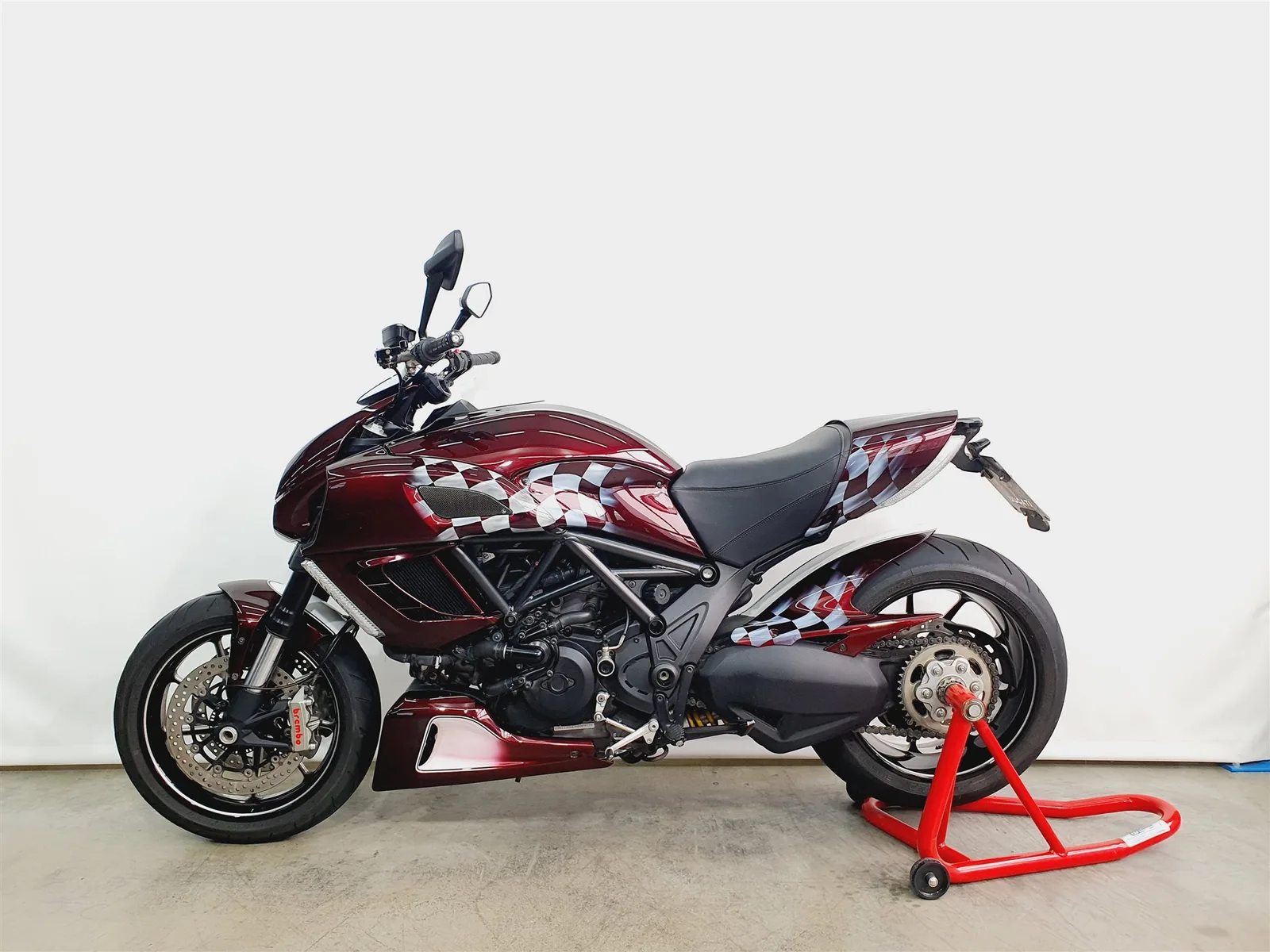 Ducati Diavel Carbon \*KD NEU\*ZR NEU\*Modi\*DTC\*ABS\*Carbon\*Einzelanfertigung