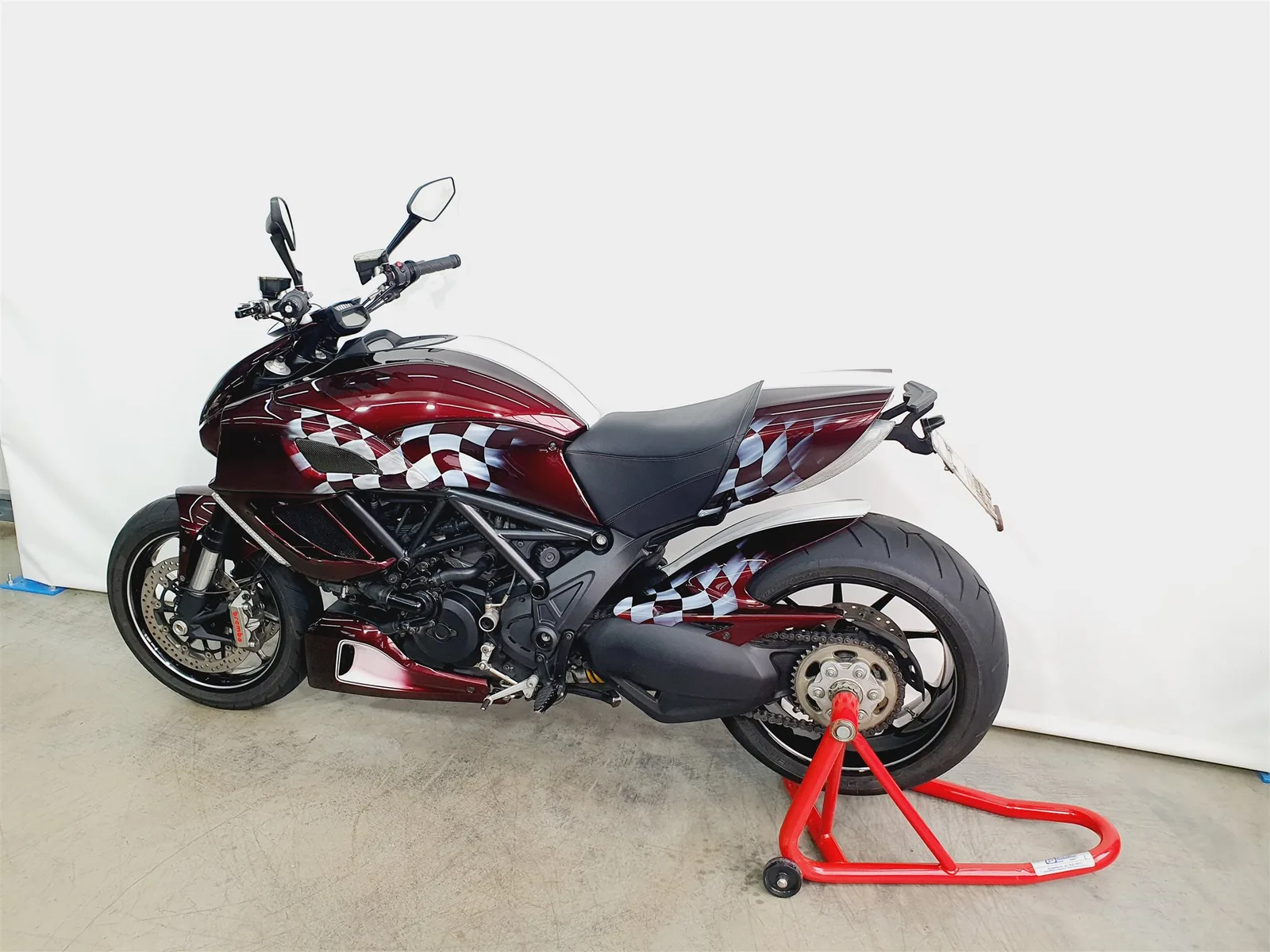 Ducati Diavel Carbon \*KD NEU\*ZR NEU\*Modi\*DTC\*ABS\*Carbon\*Einzelanfertigung