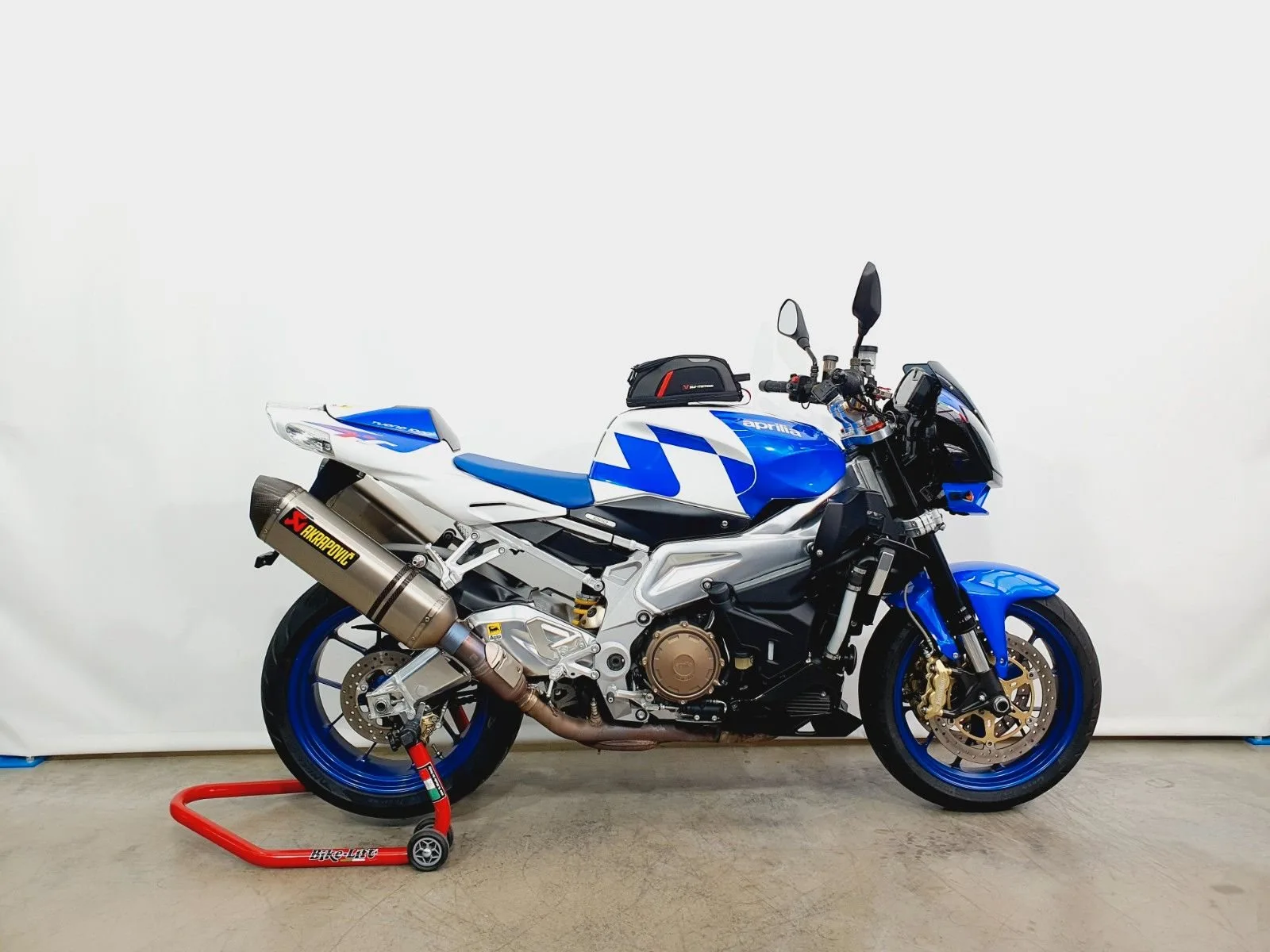 Aprilia RSV 1000 Tuono \*1.Hd\*KD/ReifenNEU\*Akrapovic\*wNEU\*