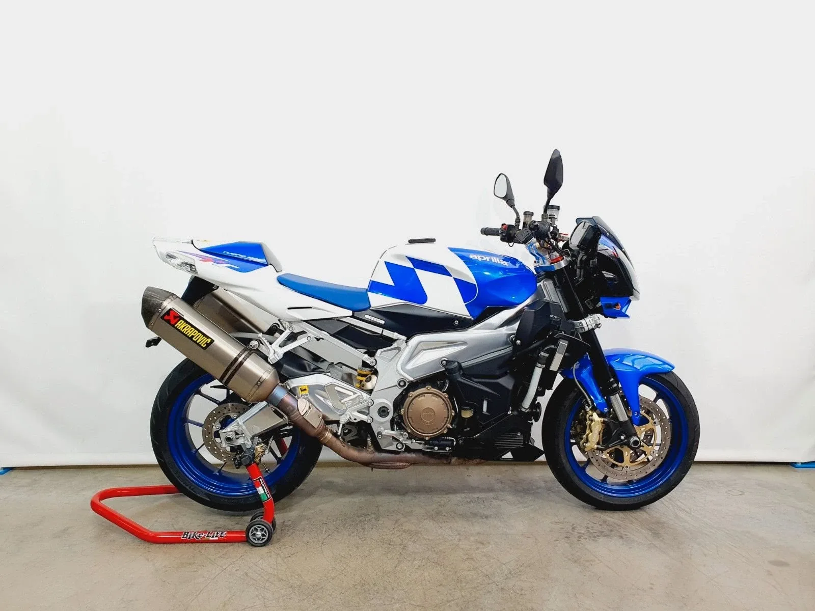 Aprilia RSV 1000 Tuono \*1.Hd\*KD/ReifenNEU\*Akrapovic\*wNEU\*