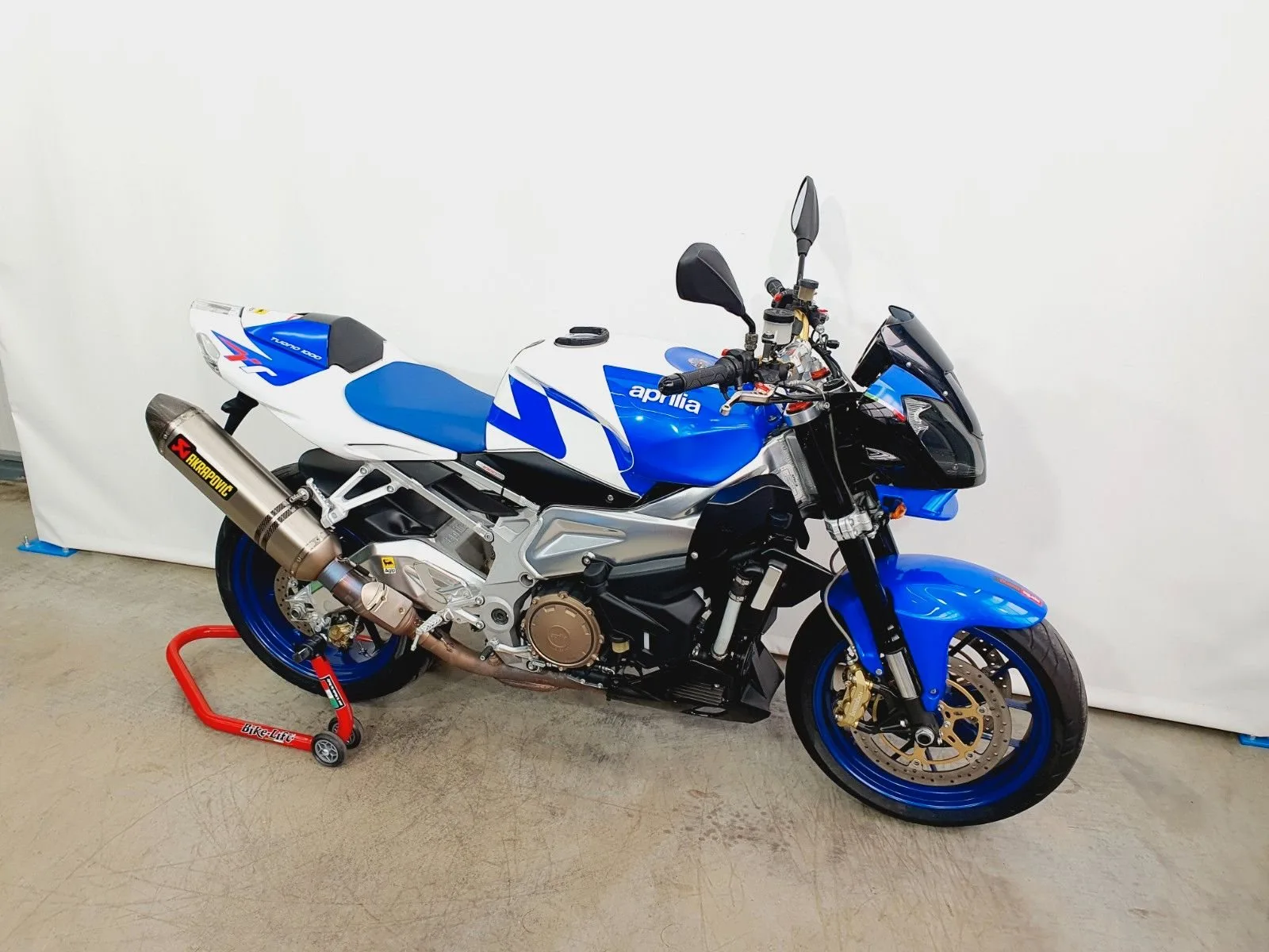 Aprilia RSV 1000 Tuono \*1.Hd\*KD/ReifenNEU\*Akrapovic\*wNEU\*