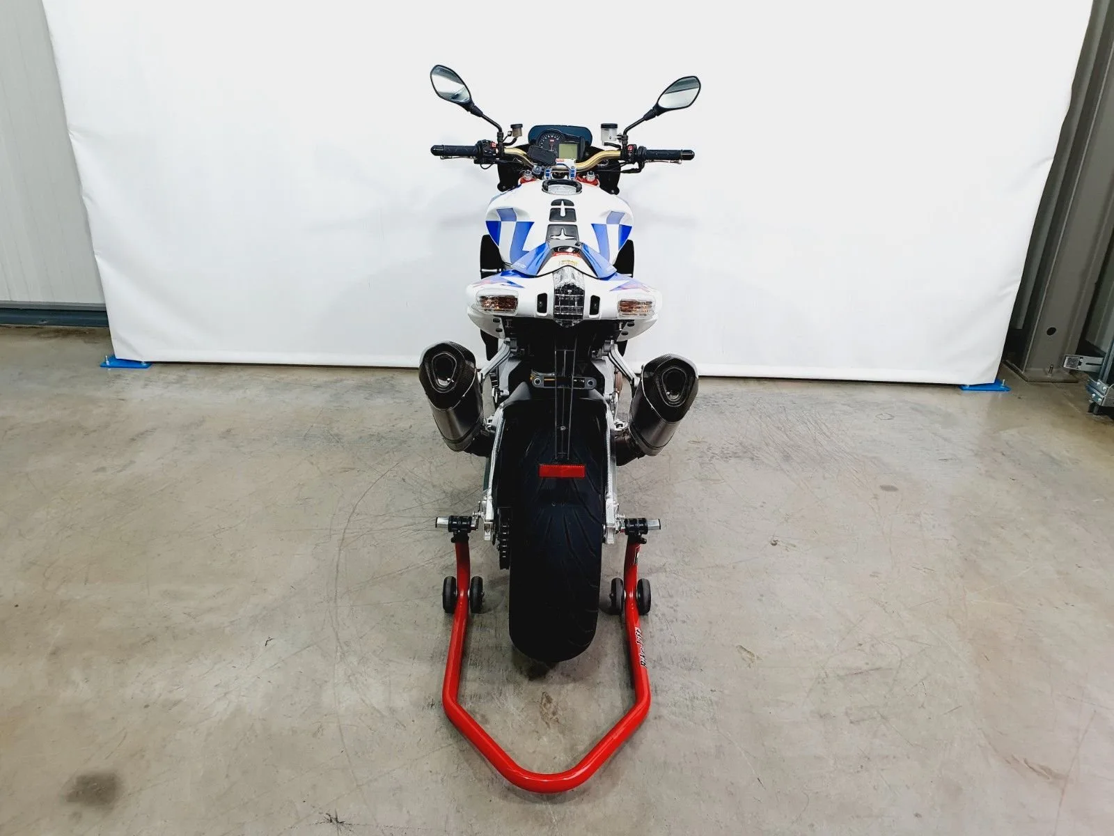 Aprilia RSV 1000 Tuono \*1.Hd\*KD/ReifenNEU\*Akrapovic\*wNEU\*
