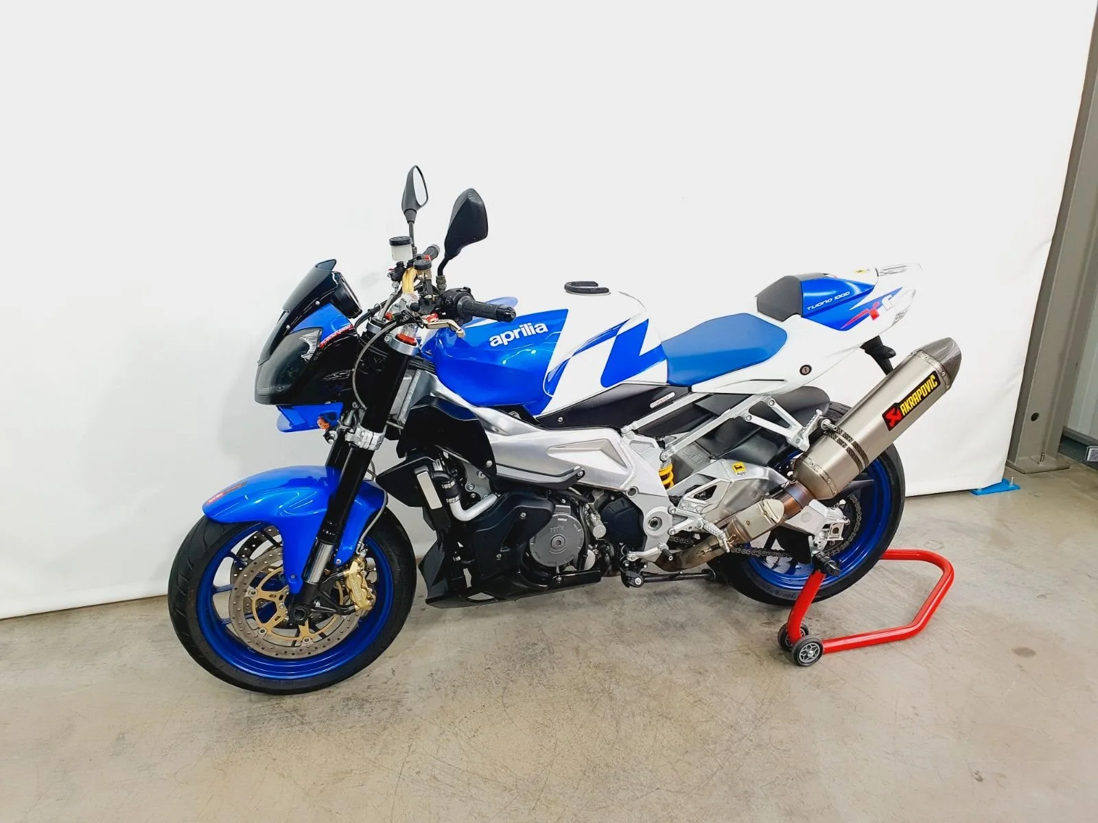 Aprilia RSV 1000 Tuono \*1.Hd\*KD/ReifenNEU\*Akrapovic\*wNEU\*
