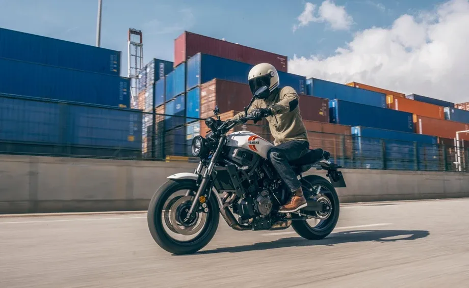 Yamaha XSR700, MY 2024 - Historic White