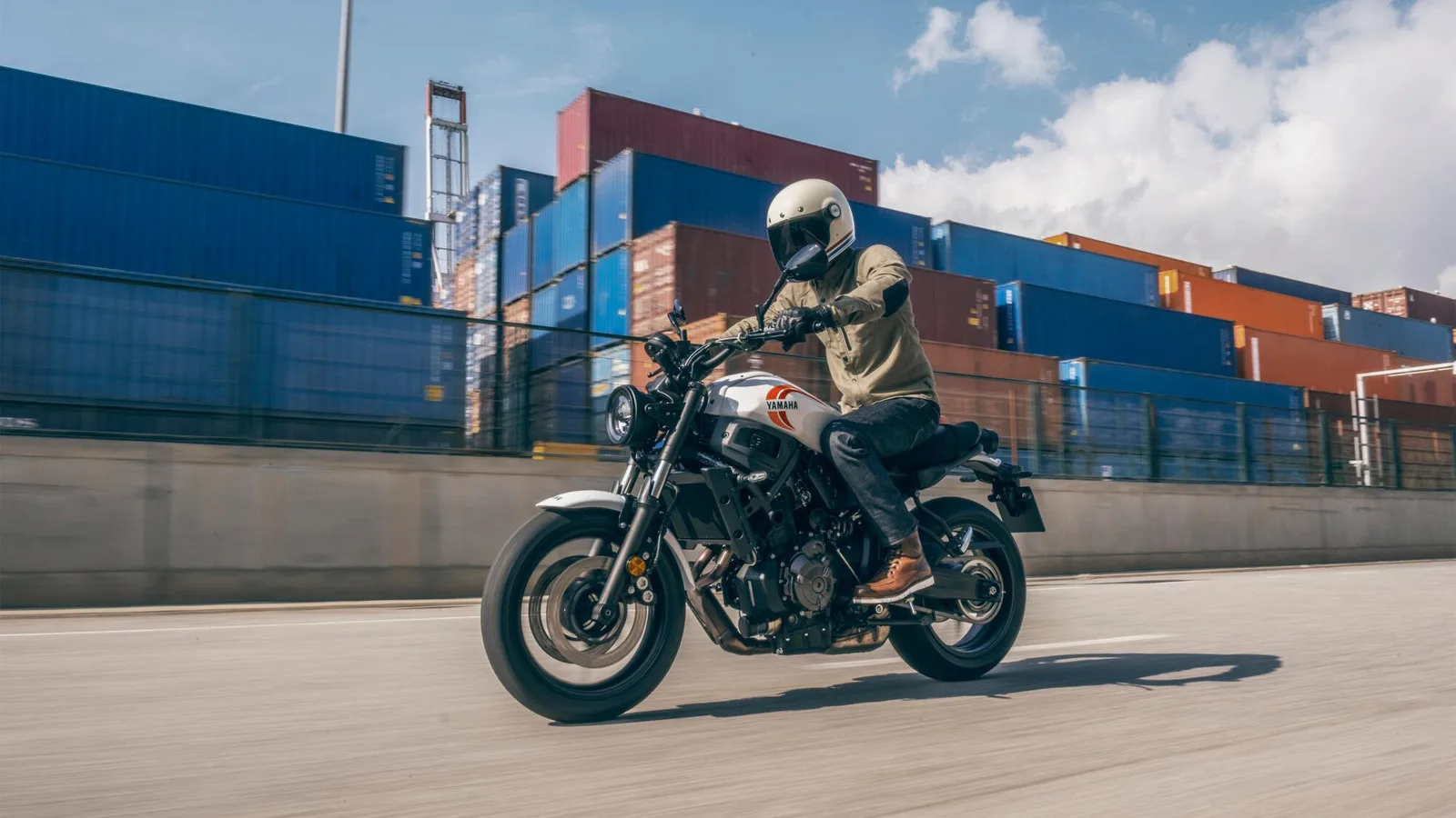 Yamaha XSR700, MY 2024 - Historic White