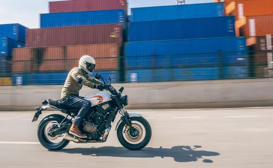 Yamaha XSR700, MY 2024 - Historic White