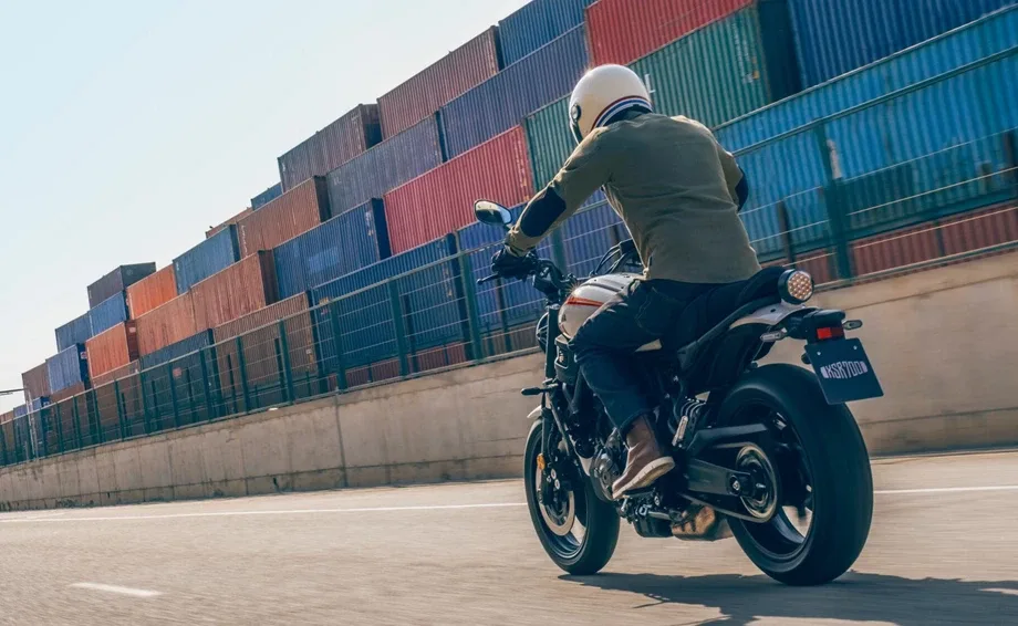 Yamaha XSR700, MY 2024 - Historic White