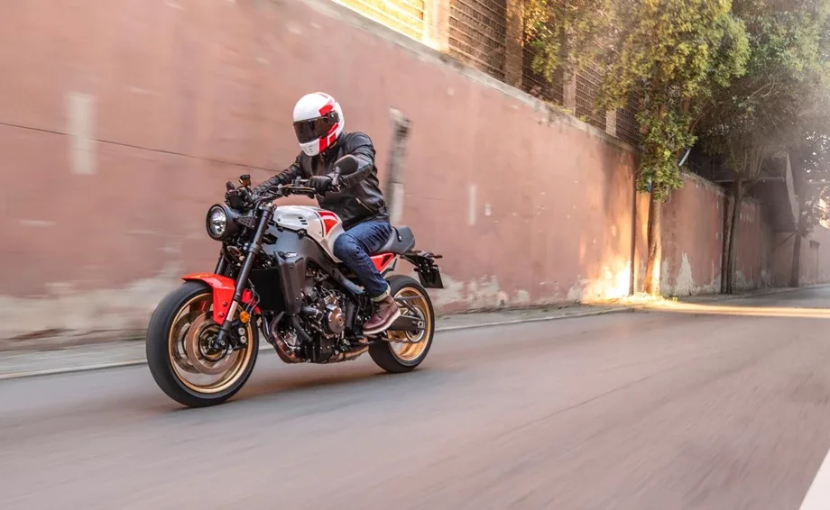 Yamaha XSR900, MY 2024 - Legend Red