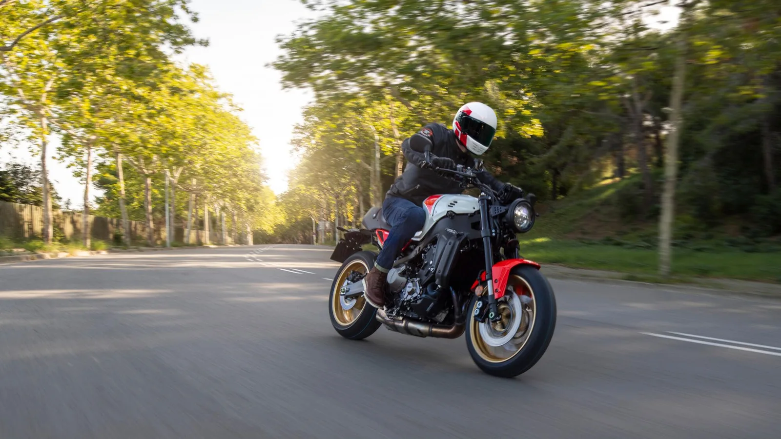 Yamaha XSR900, MY 2024 - Legend Red