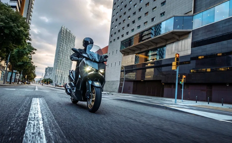 Yamaha XMAX 300 Tech MAX, MY 2023- Tech Black