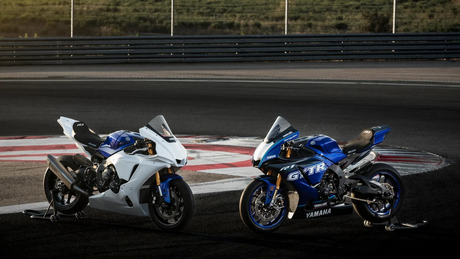 Yamaha R1 GYTR, MY 2023- Primer White