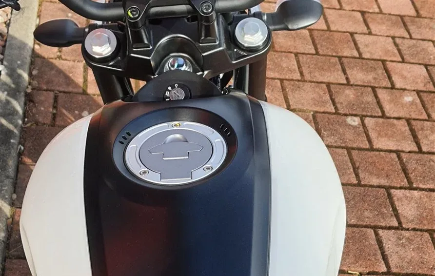 Yamaha XSR700, MY2022 - Historic White - SOFORT verfügbar