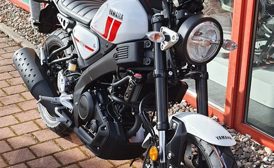 Yamaha XSR700, MY2022 - Historic White - SOFORT verfügbar