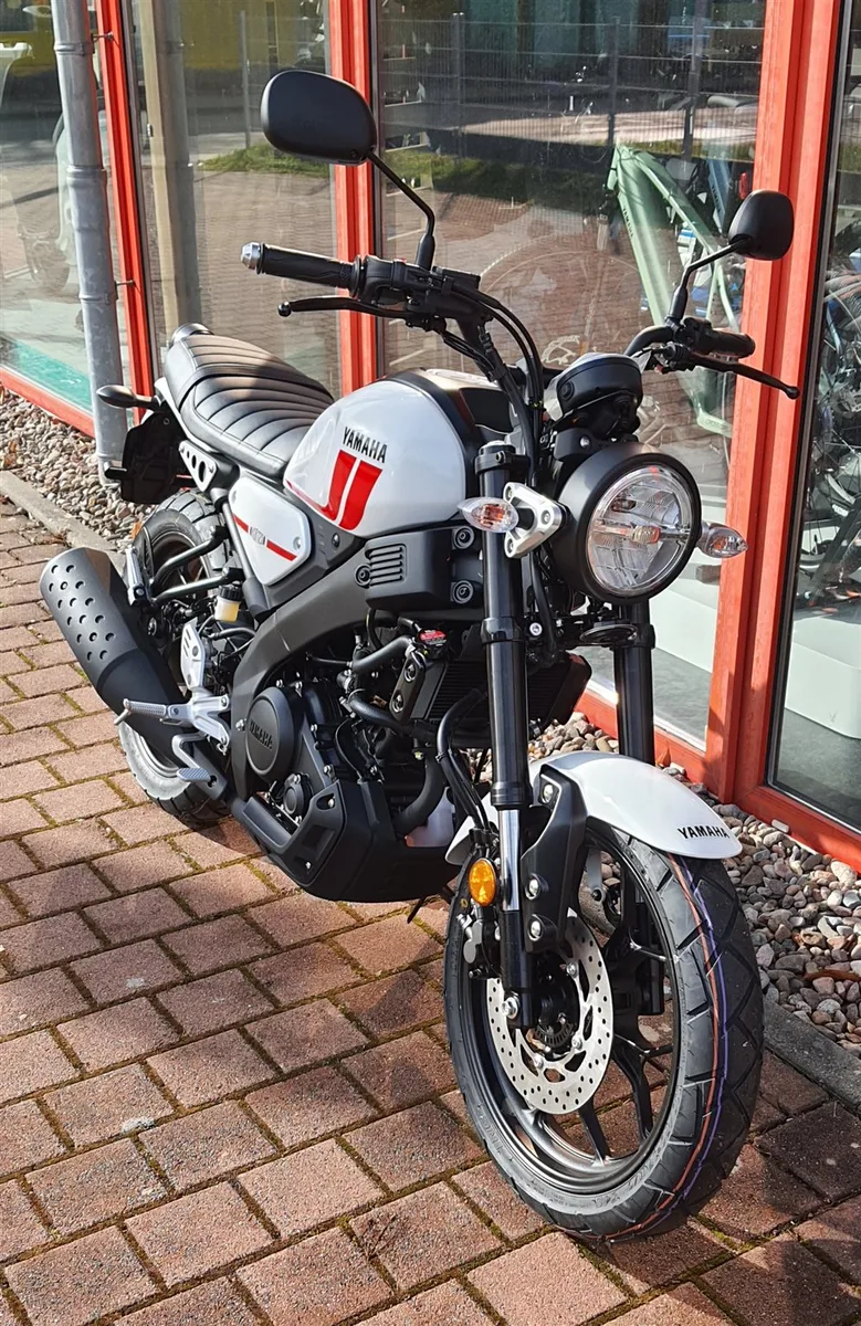 Yamaha XSR700, MY2022 - Historic White - SOFORT verfügbar