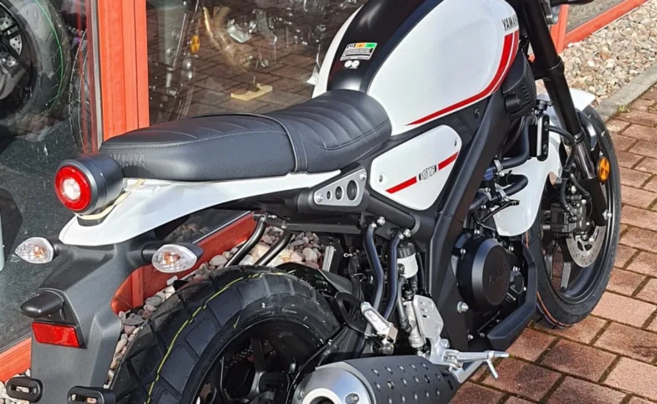 Yamaha XSR700, MY2022 - Historic White - SOFORT verfügbar