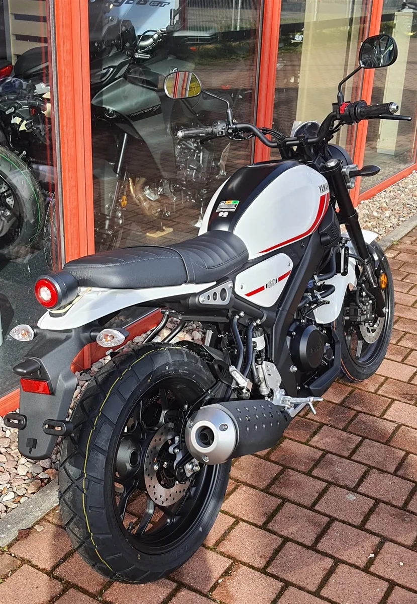 Yamaha XSR700, MY2022 - Historic White - SOFORT verfügbar
