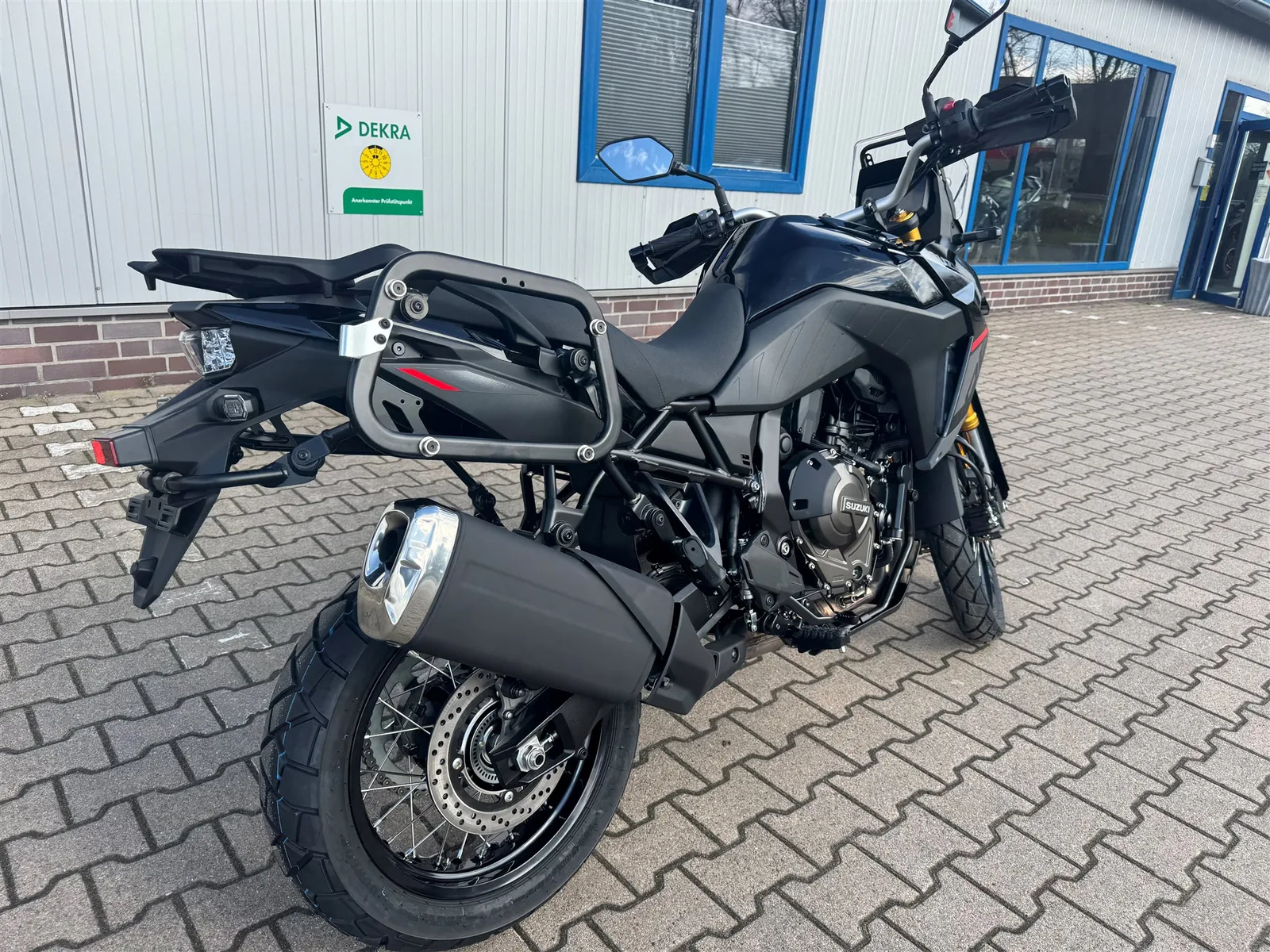 Suzuki V-Strom 800DE Travel Edition inkl. Koffer