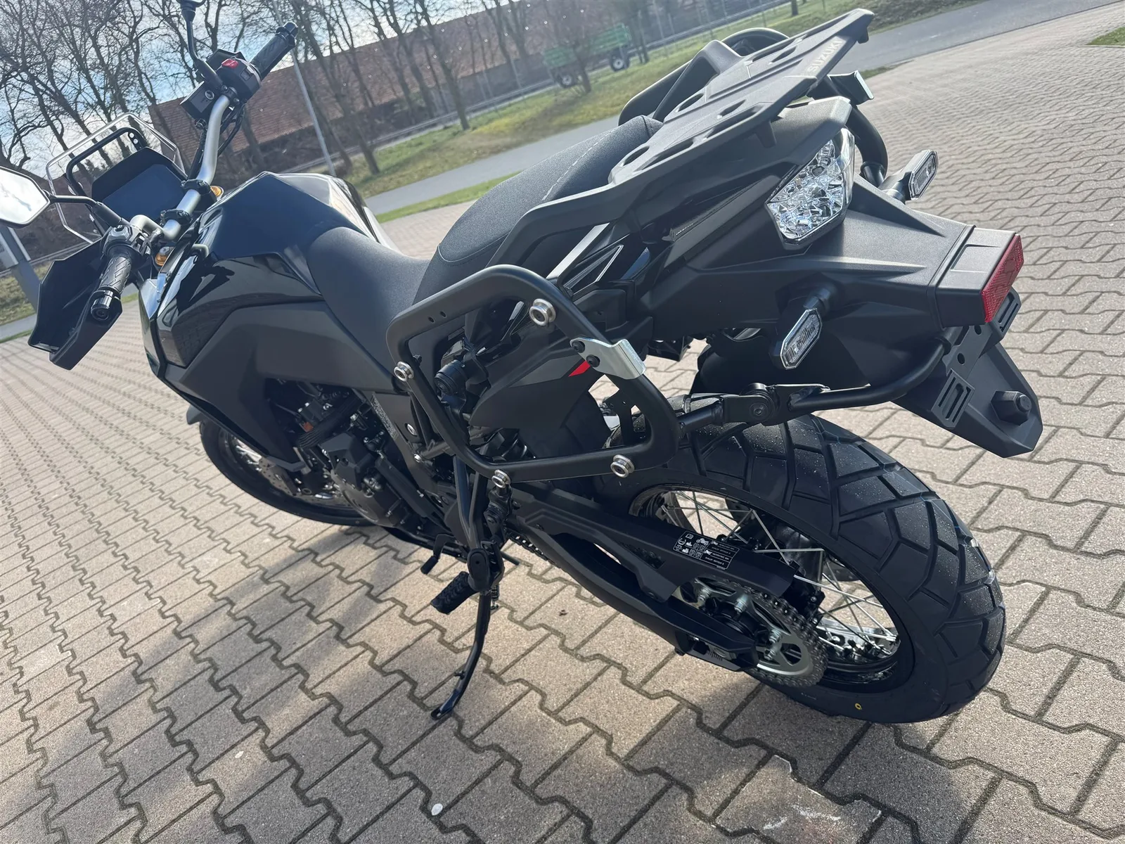 Suzuki V-Strom 800DE Travel Edition inkl. Koffer