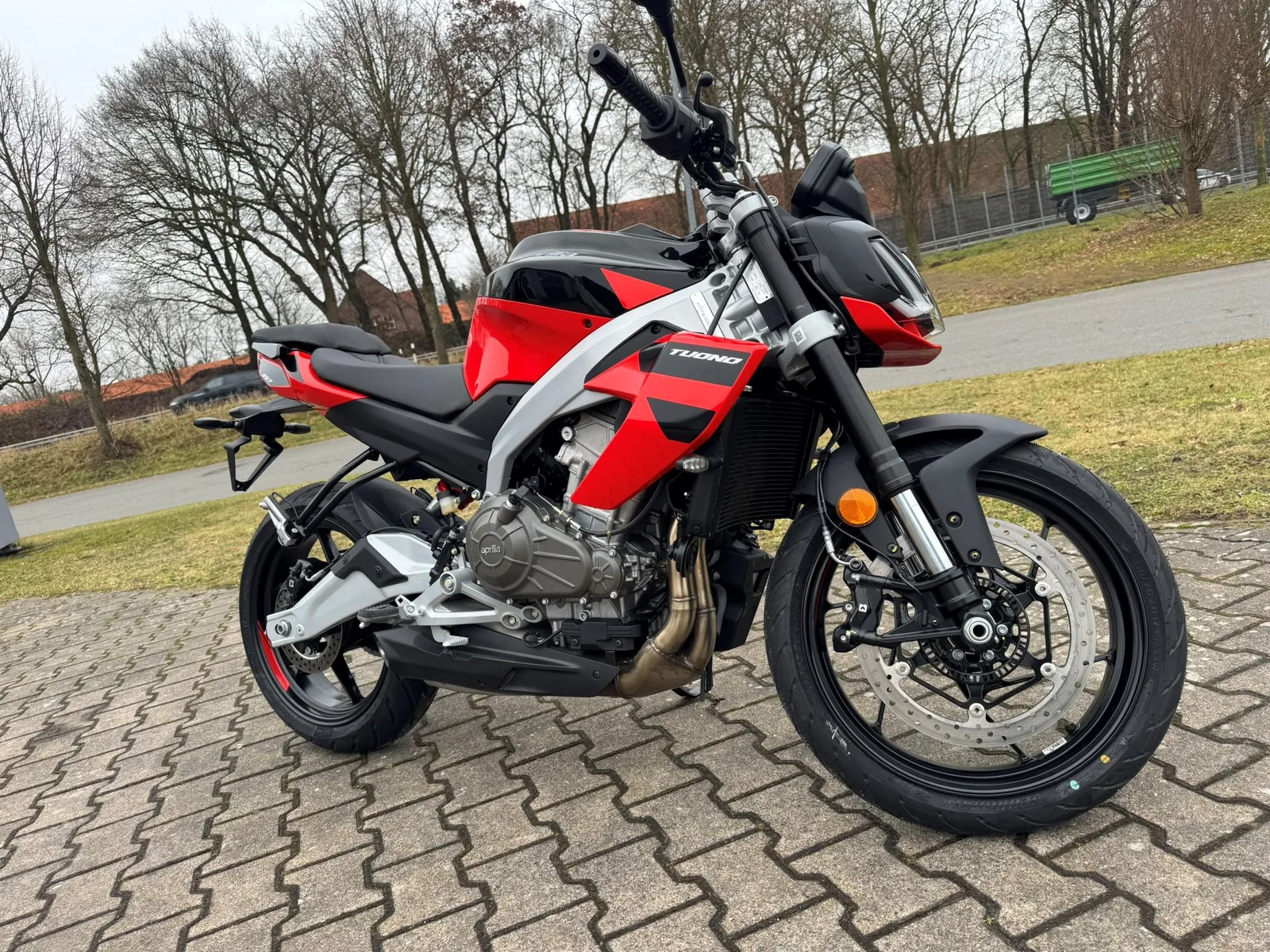 Aprilia Tuono 457