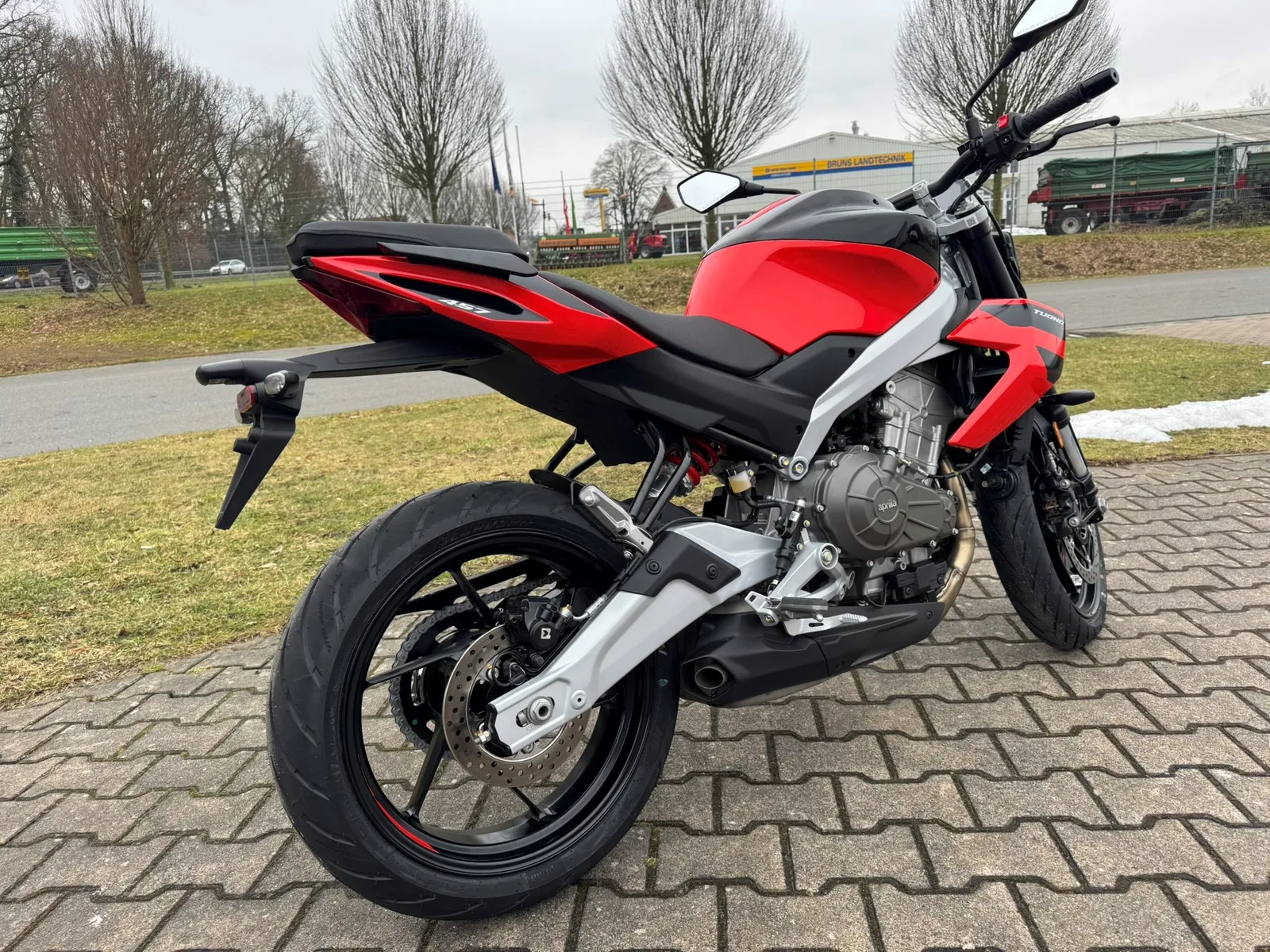 Aprilia Tuono 457