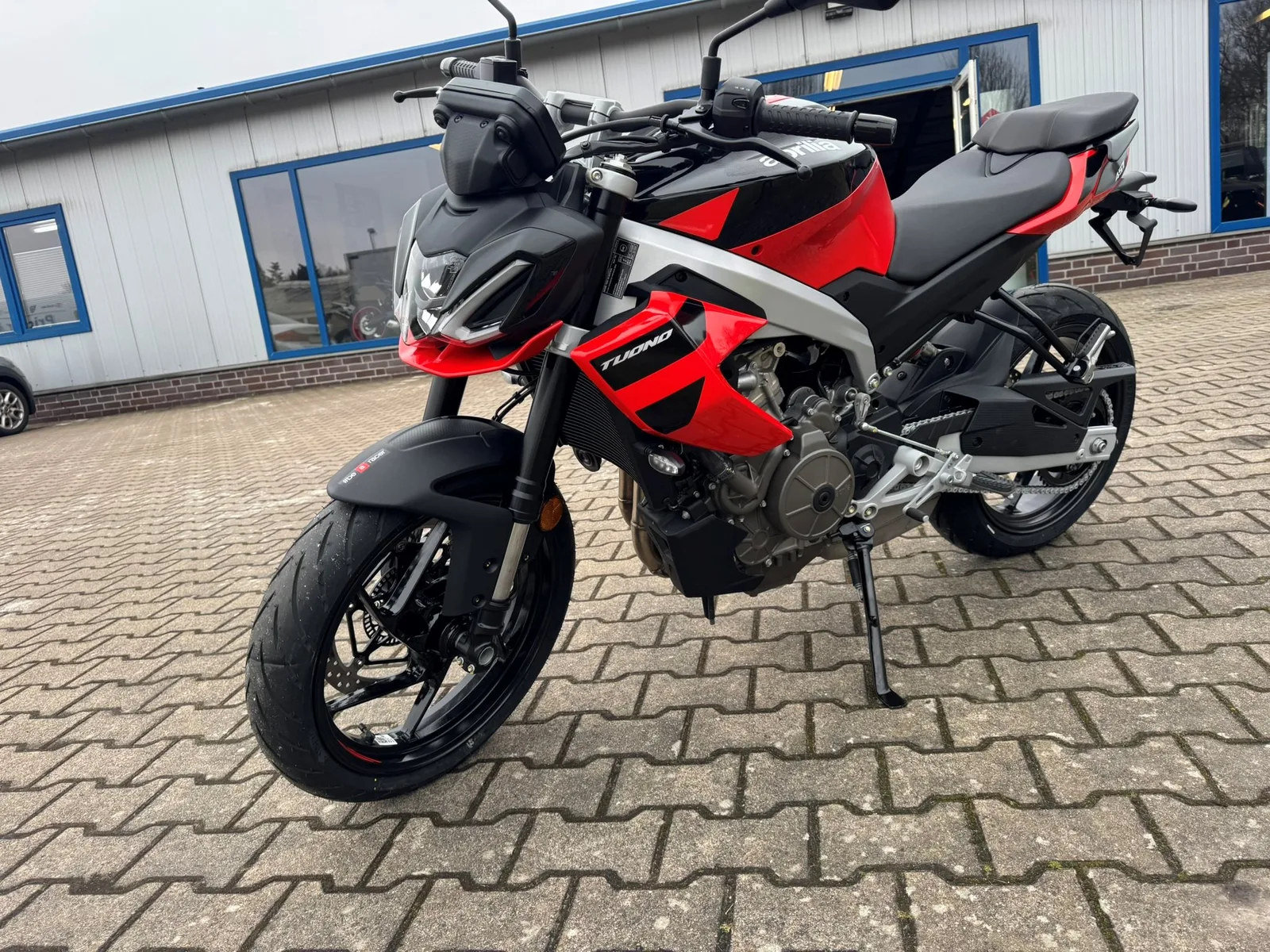 Aprilia Tuono 457
